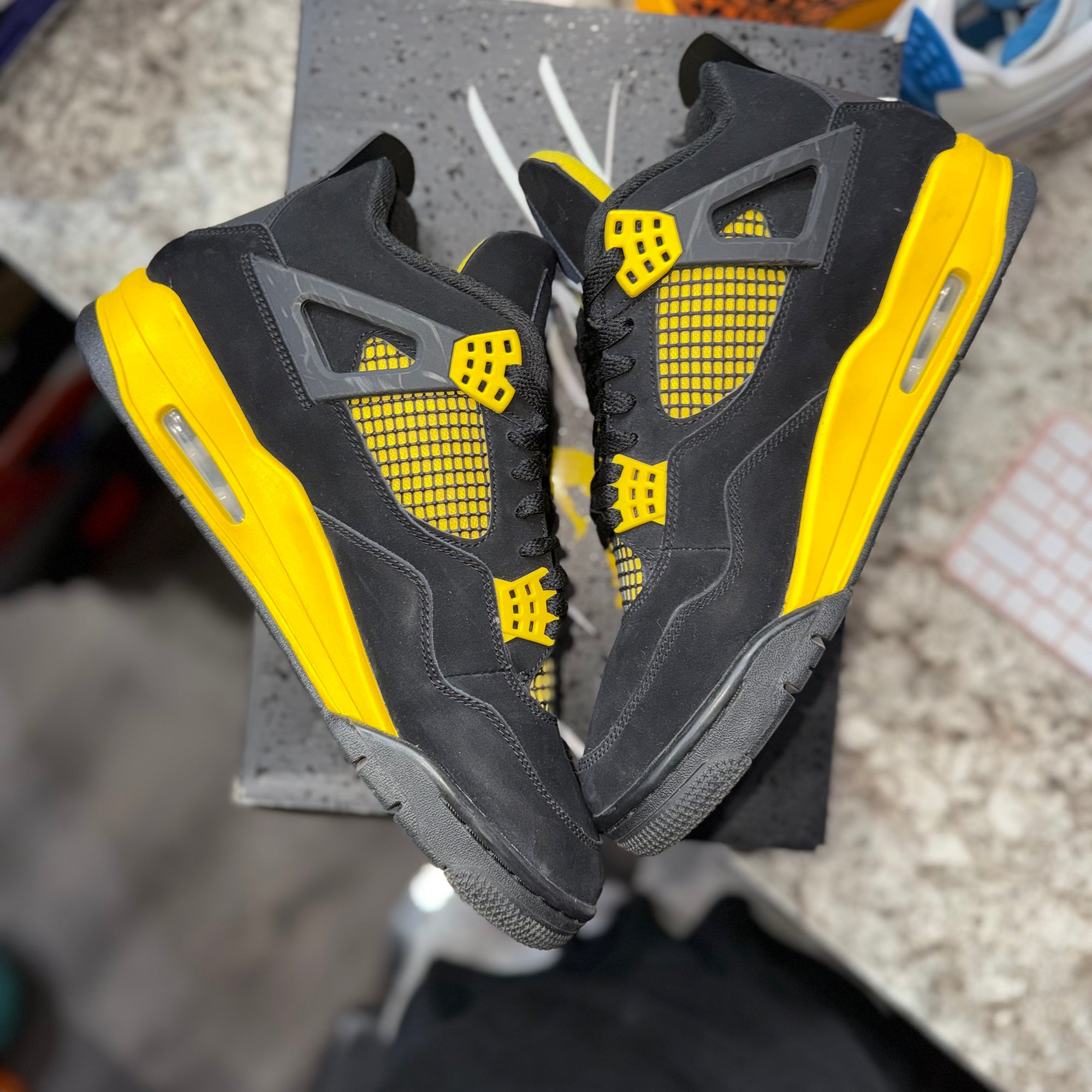 Jordan 4 Retro Thunder (2023)