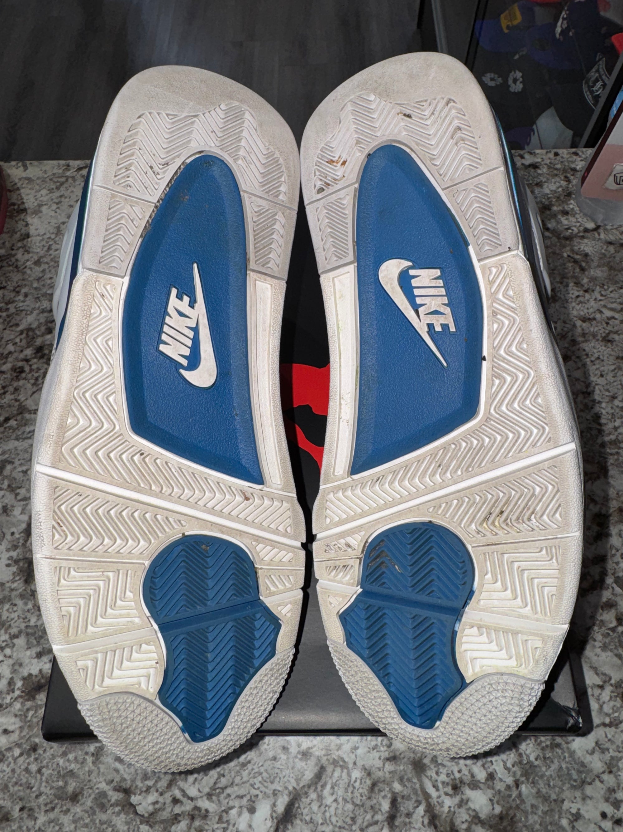 Jordan 4 Retro Military Blue (2024)