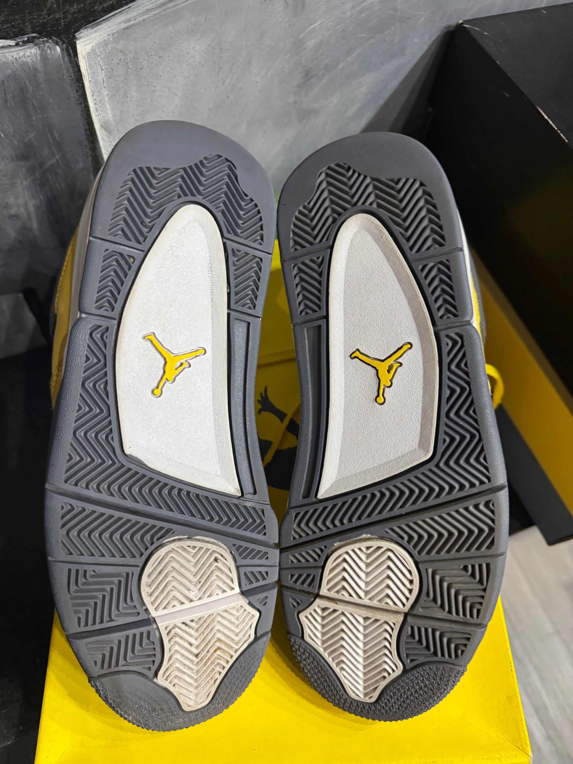 Jordan 4 Retro Lightning (2021)