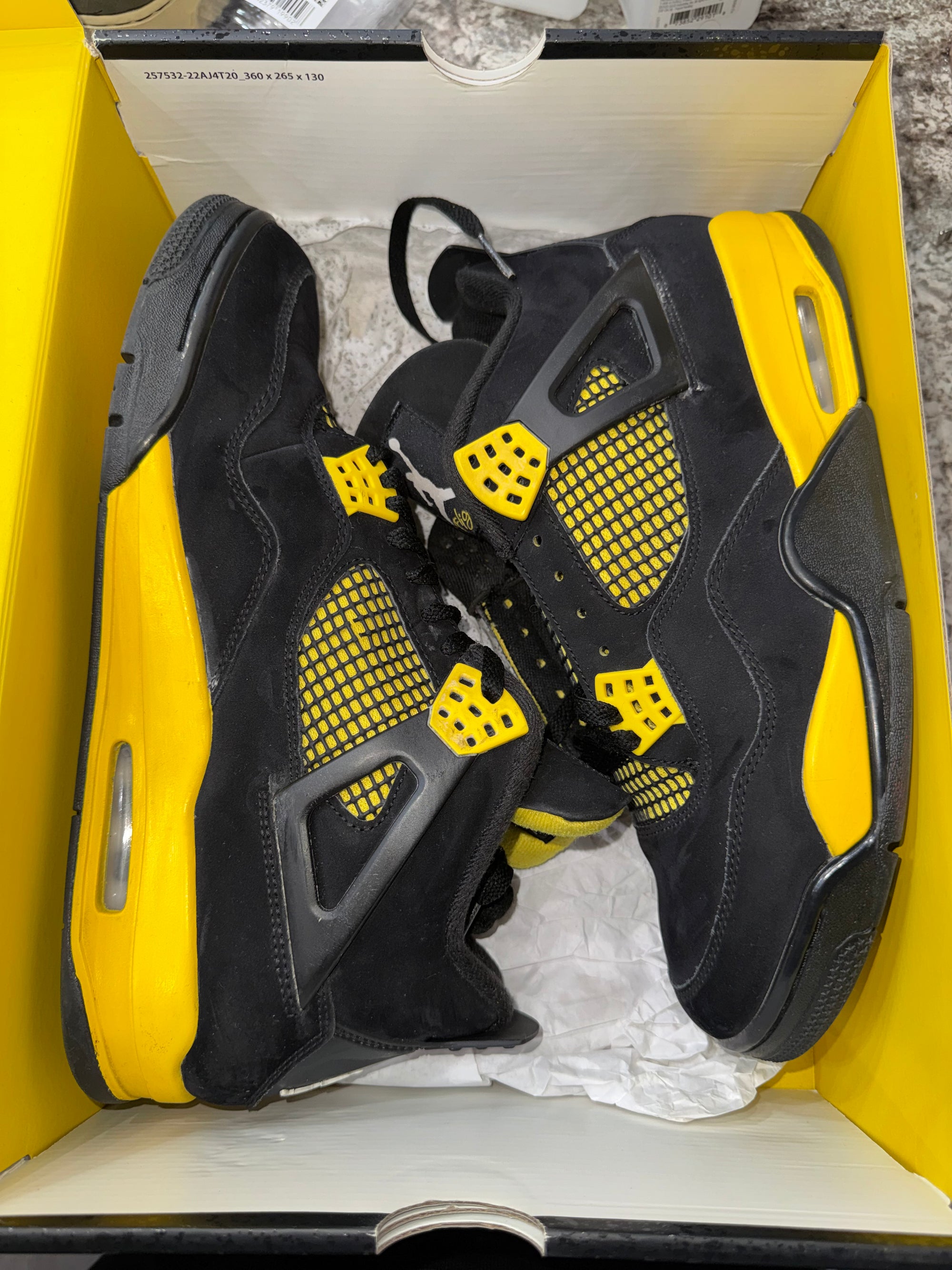 Jordan 4 Retro Thunder (2023)