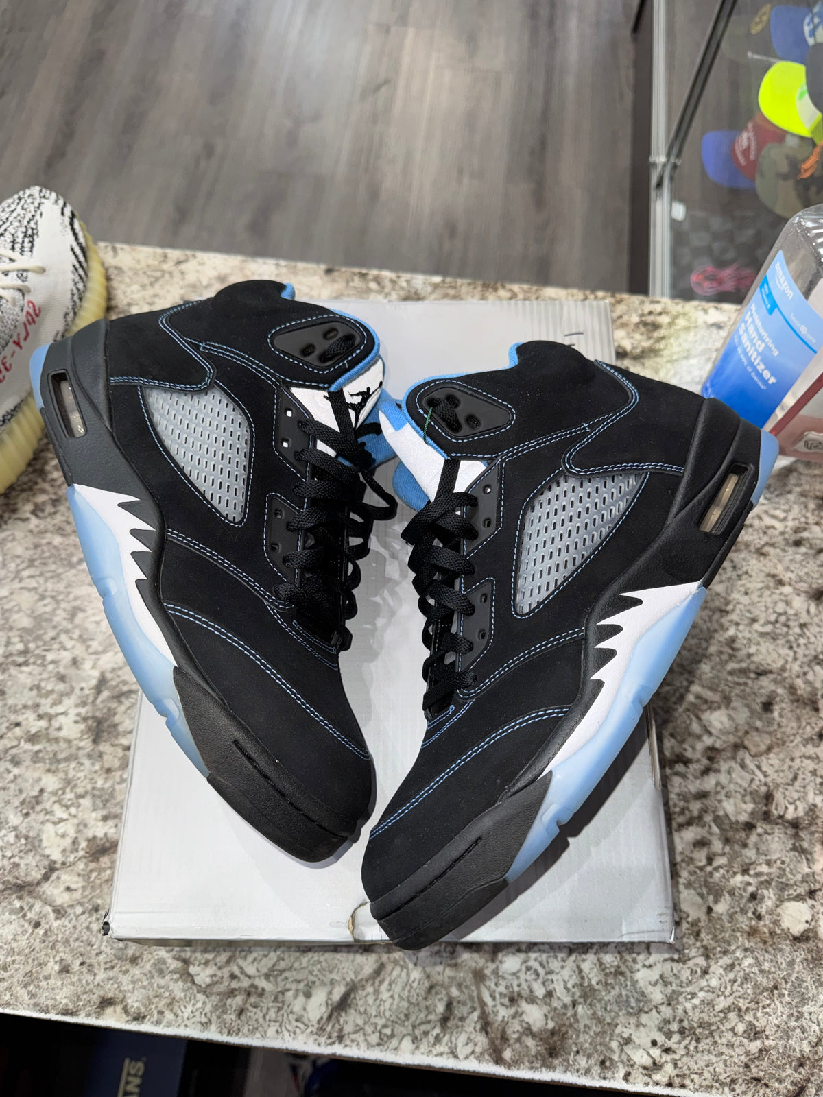 Jordan 5 Retro Black University Blue (2026)