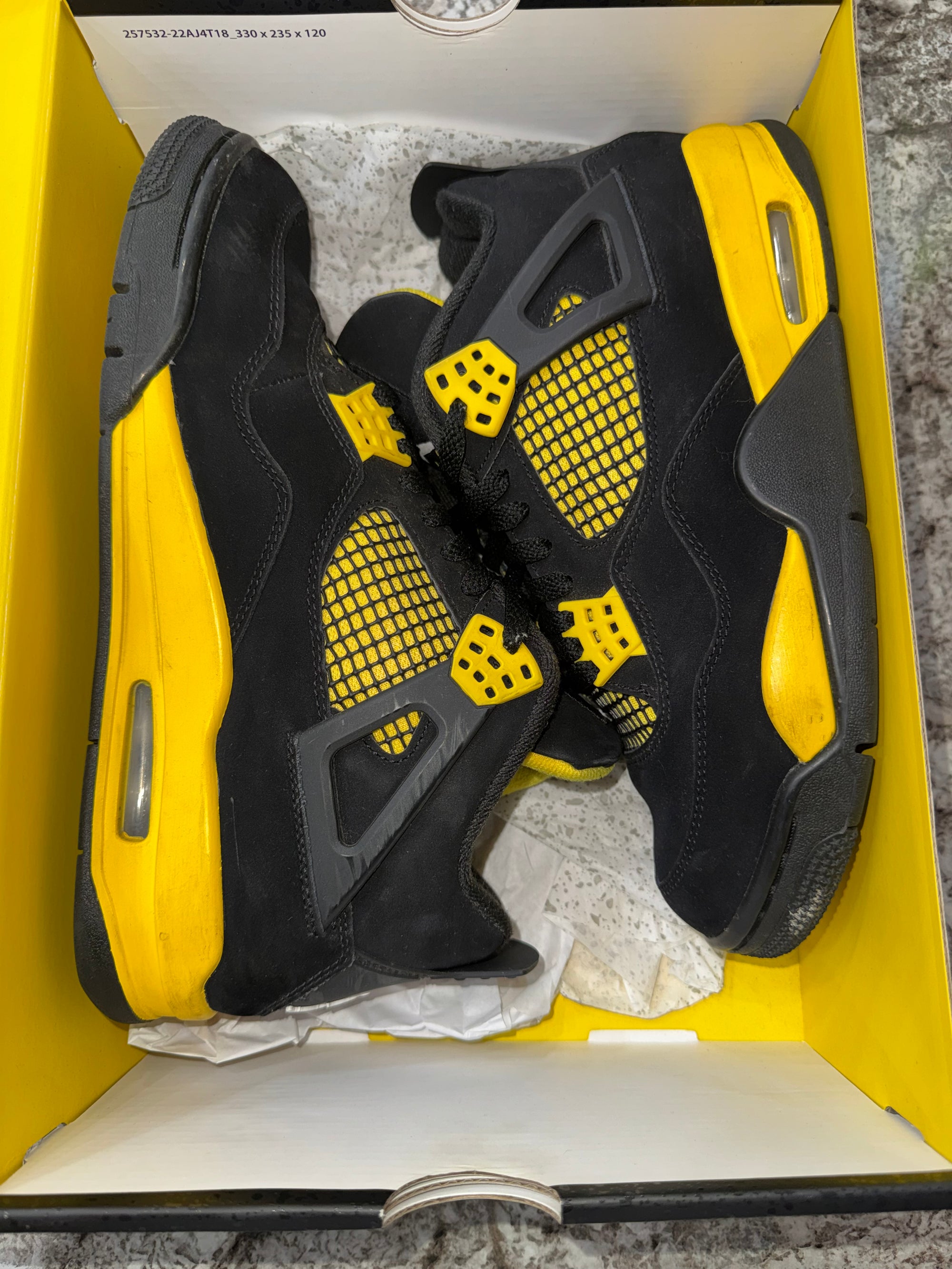 Jordan 4 Retro Thunder (2023)
