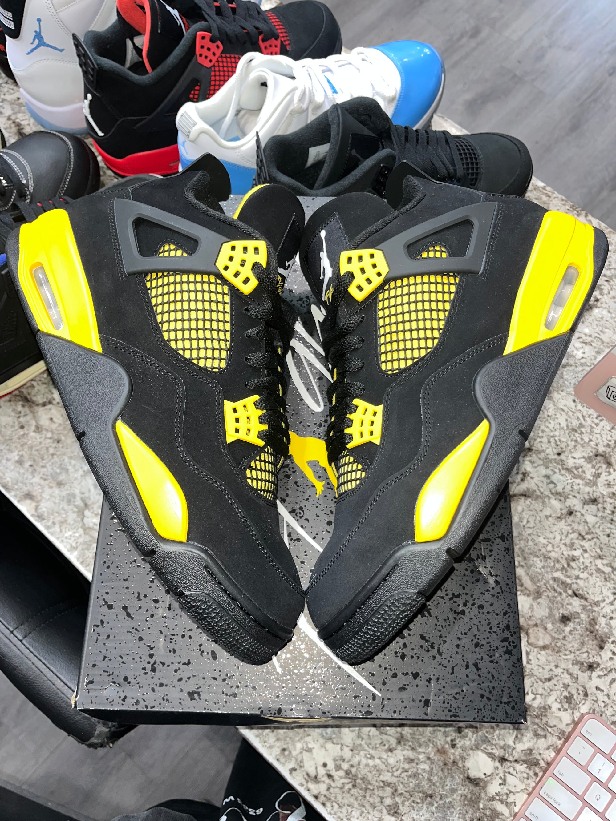 Jordan 4 Retro Thunder (2023)