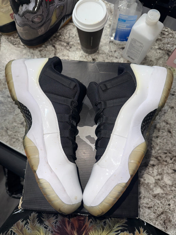 Jordan 11 Retro Low Tuxedo