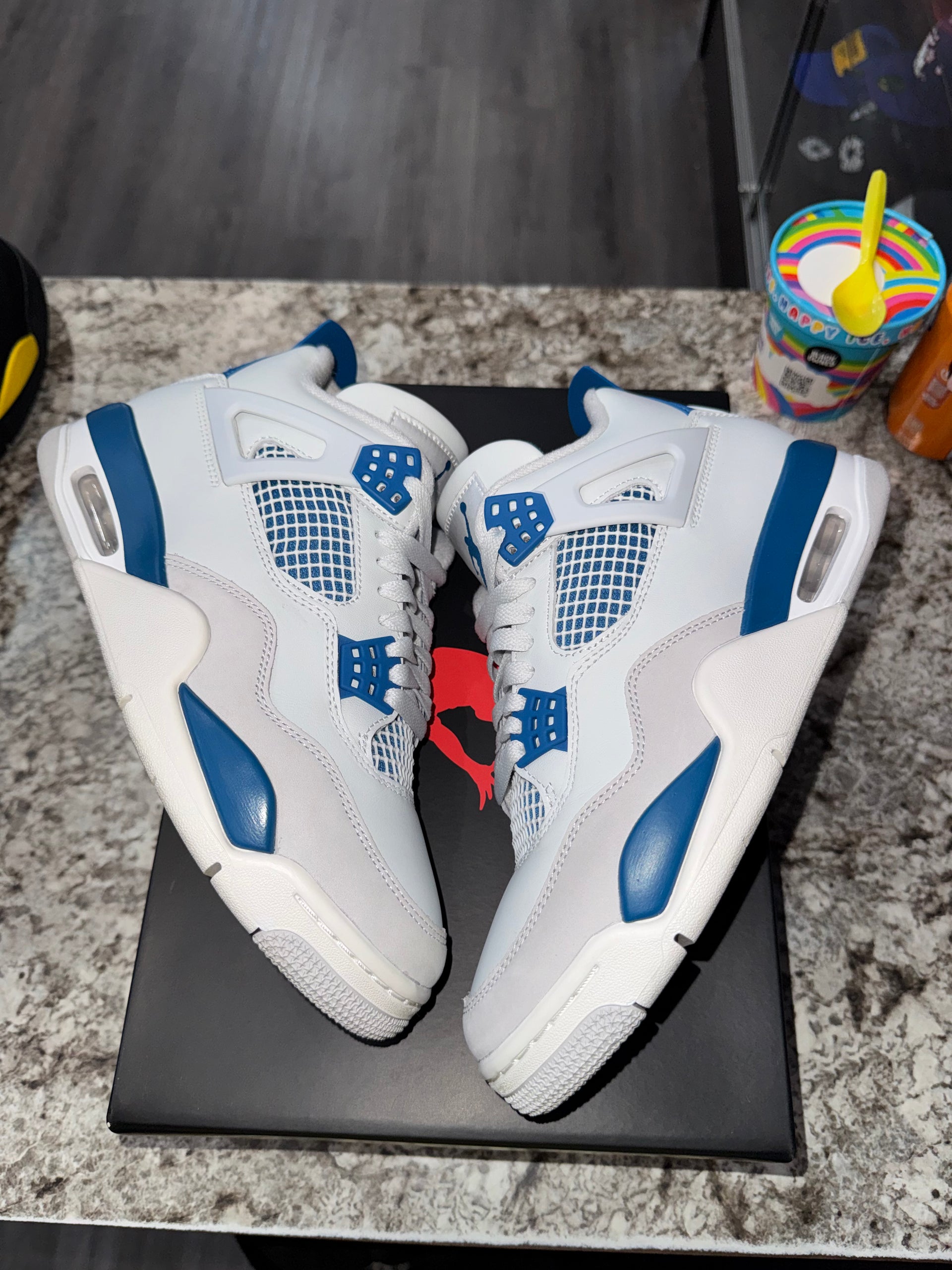 Jordan 4 Retro Military Blue (2024)