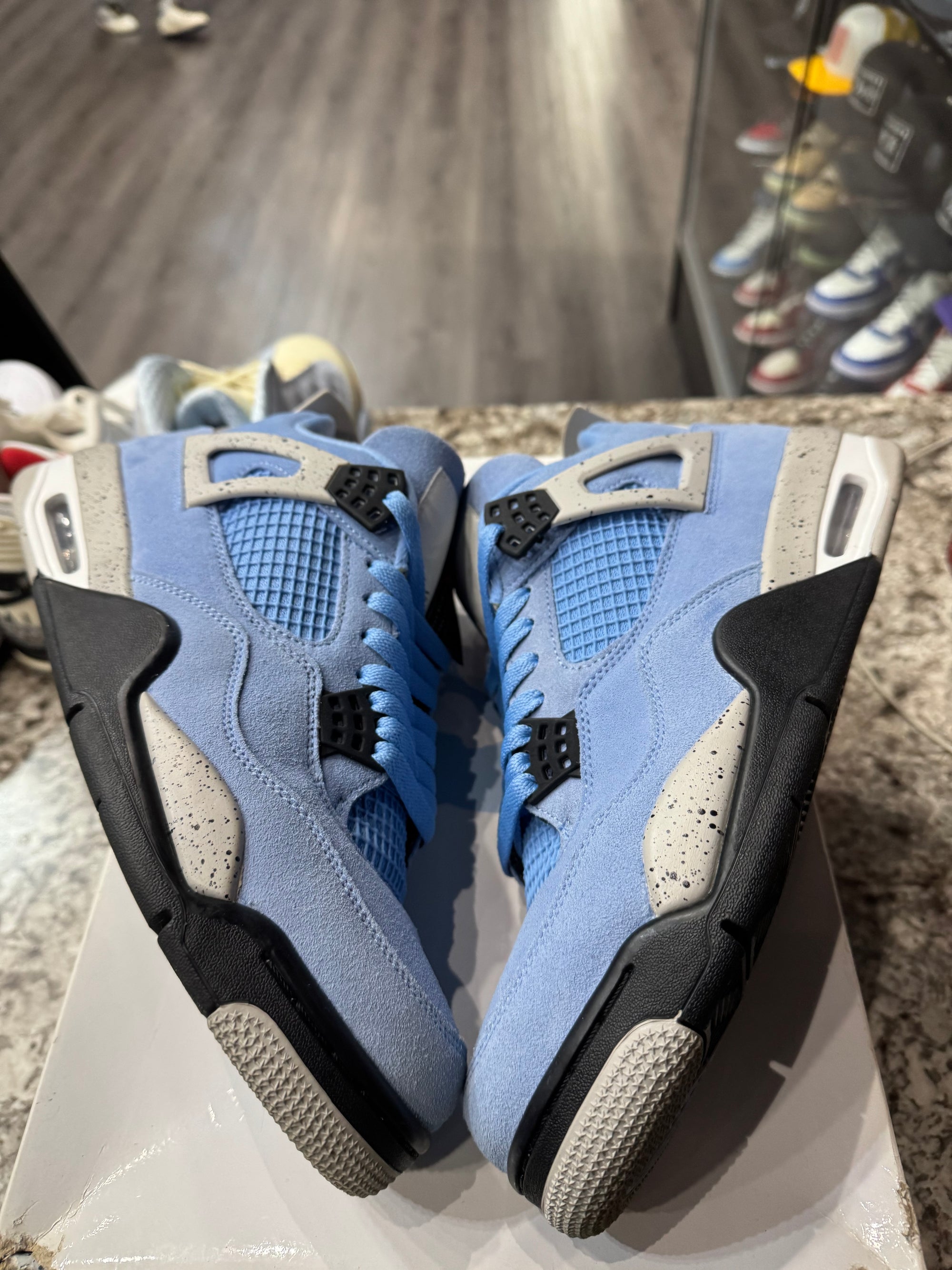 Jordan 4 Retro University Blue (Damaged Box)