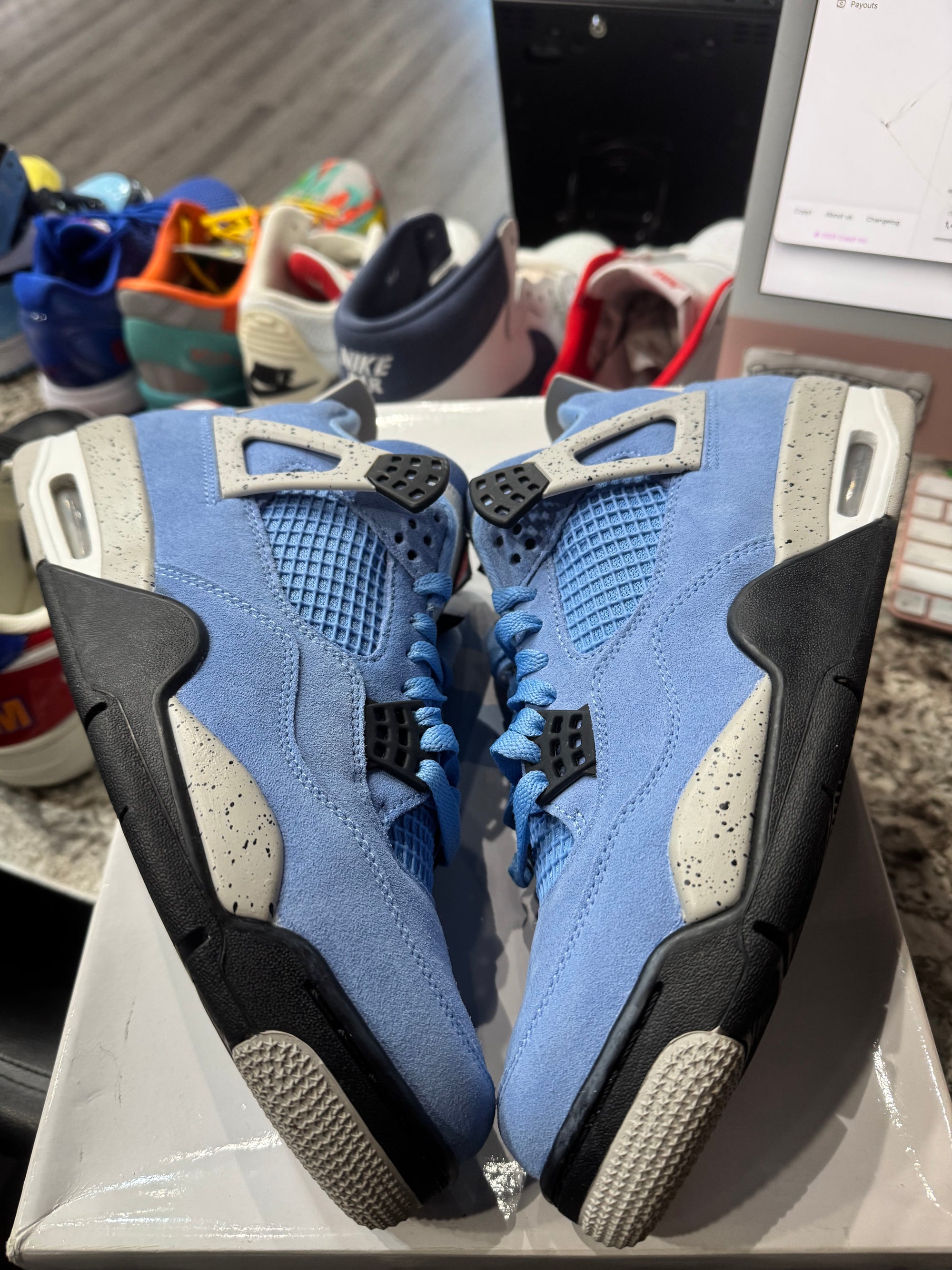 Jordan 4 Retro University Blue
