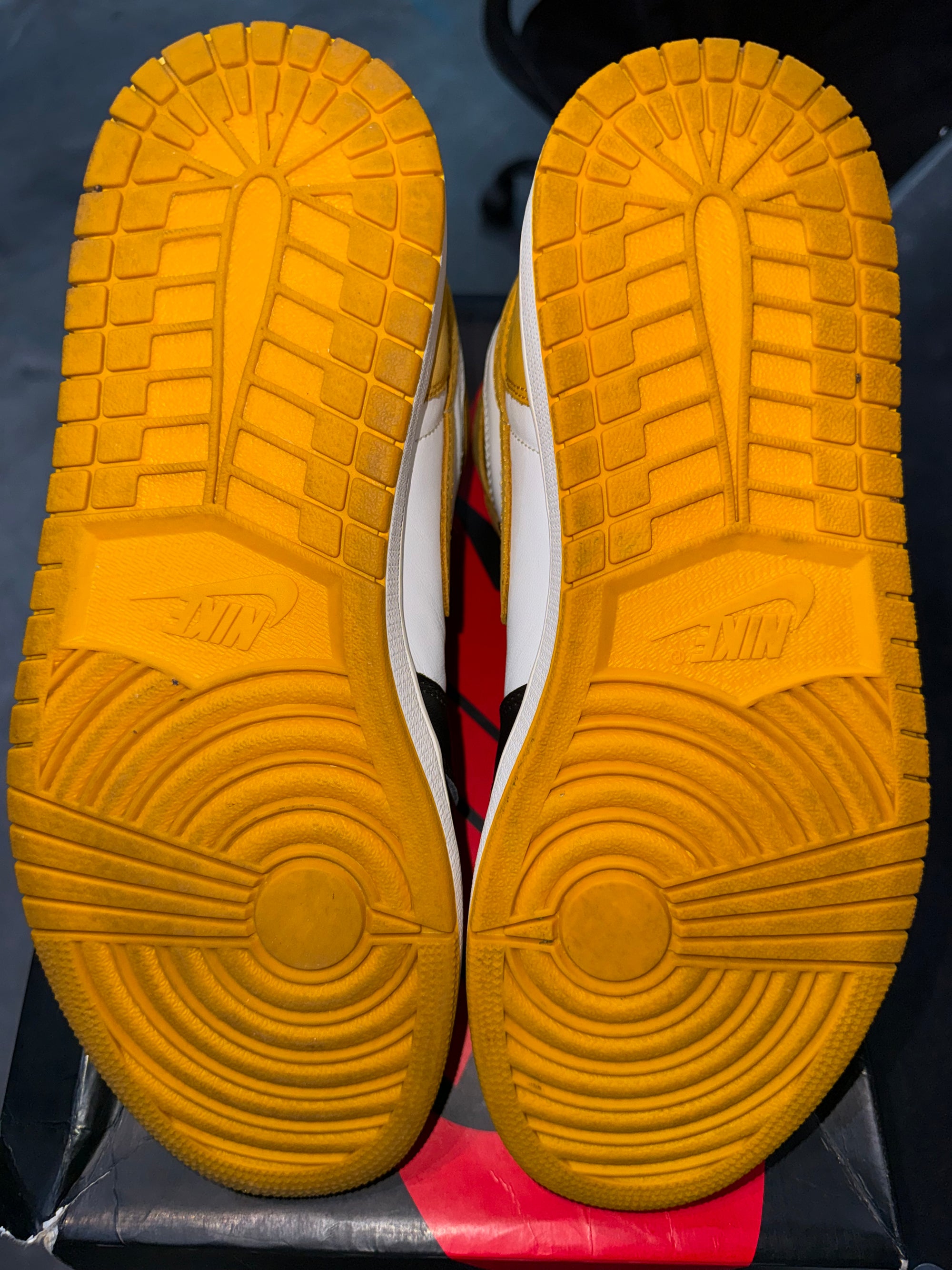 Jordan 1 Retro High Yellow Ochre (DAMAGED BOX)