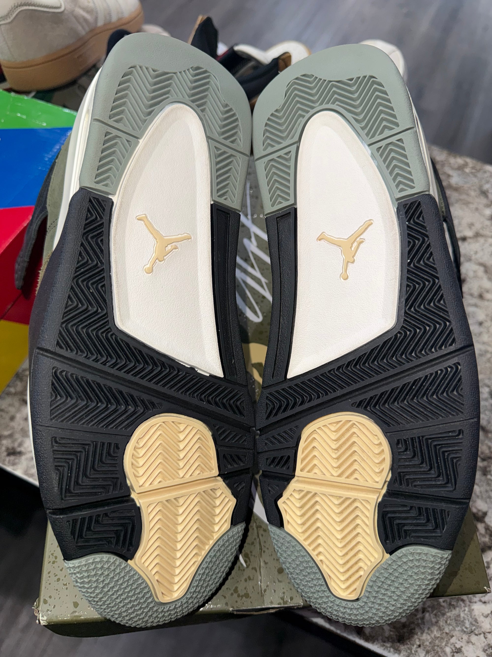 Jordan 4 Retro SE Craft Medium Olive