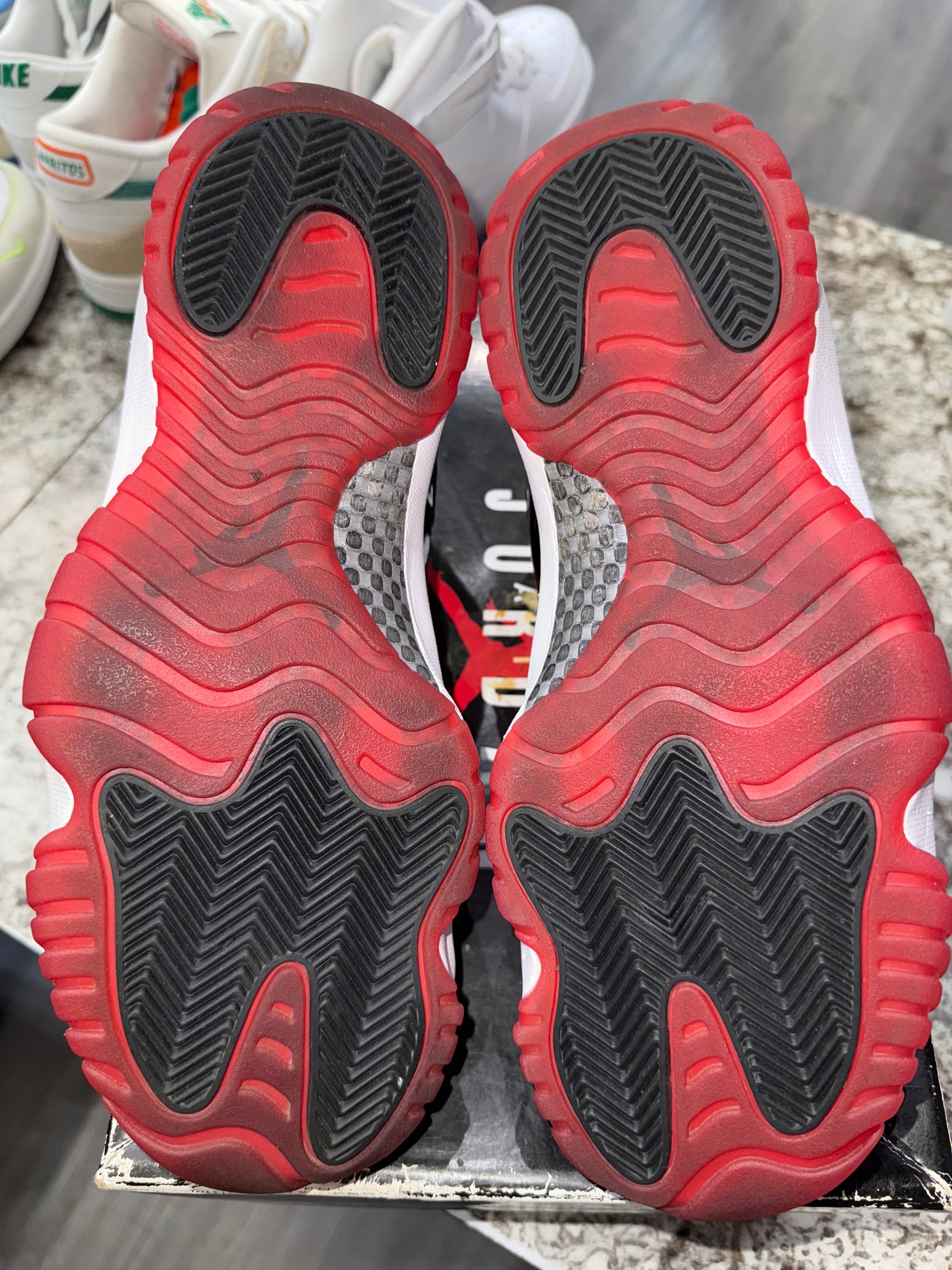 Jordan 11 Retro Low Concord Bred