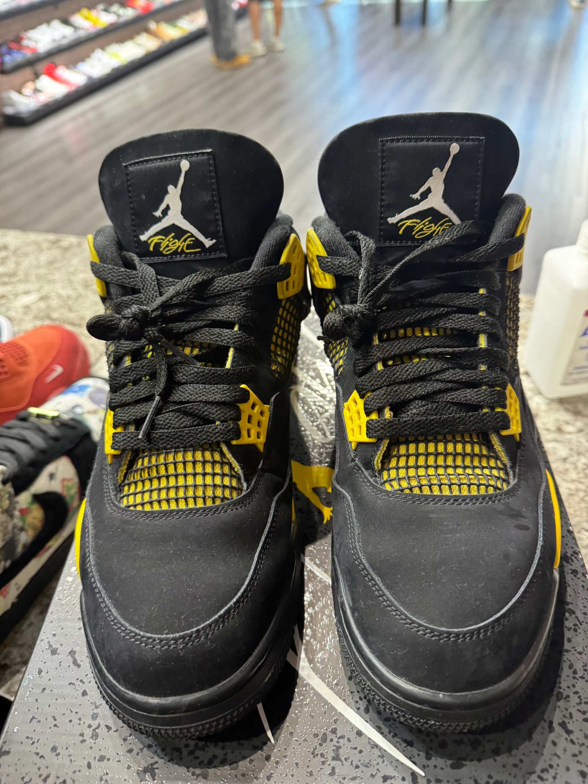Jordan 4 Retro Thunder (2023)