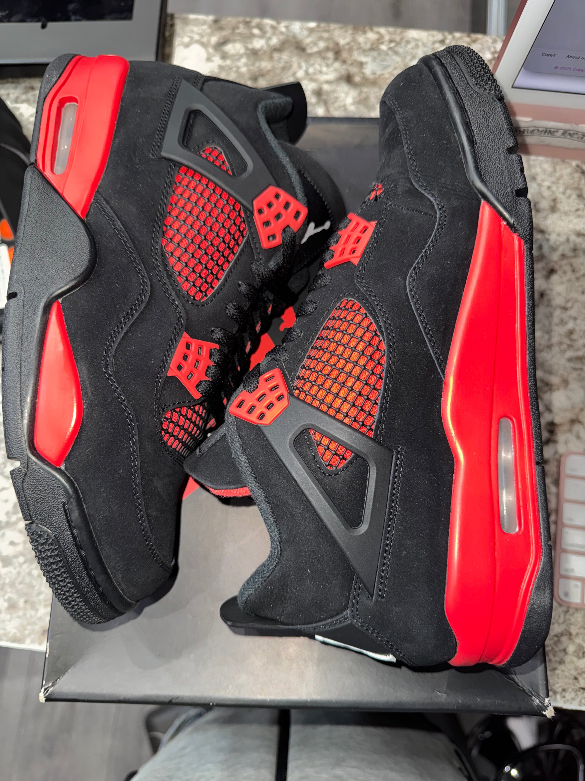 Jordan 4 Retro Red Thunder (DAMAGED BOX)