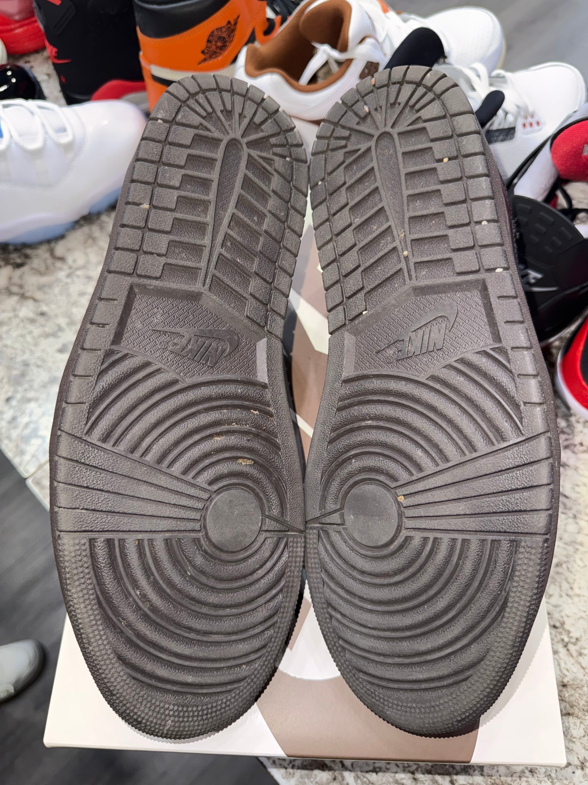 Jordan 1 Retro Low OG SP Travis Scott Velvet Brown