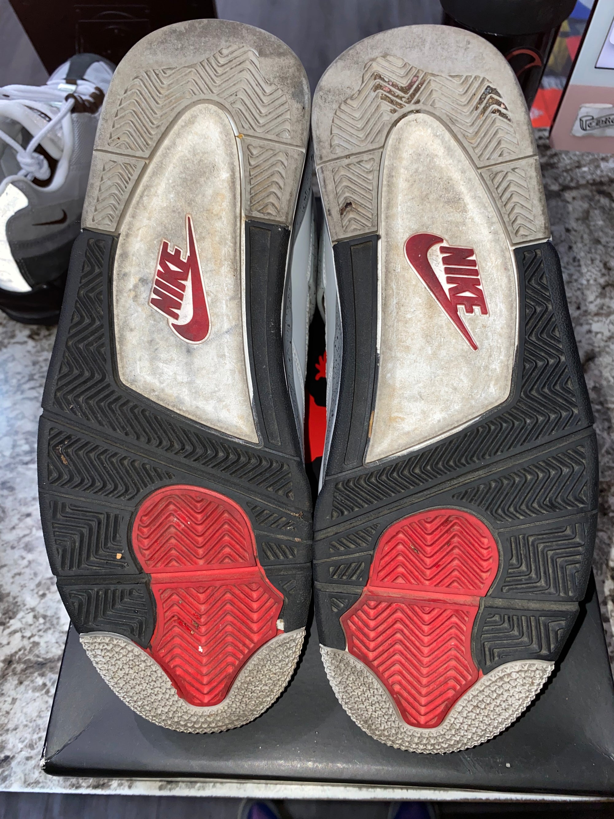 Jordan 4 Retro White Cement (2025) (DAMAGED BOX)