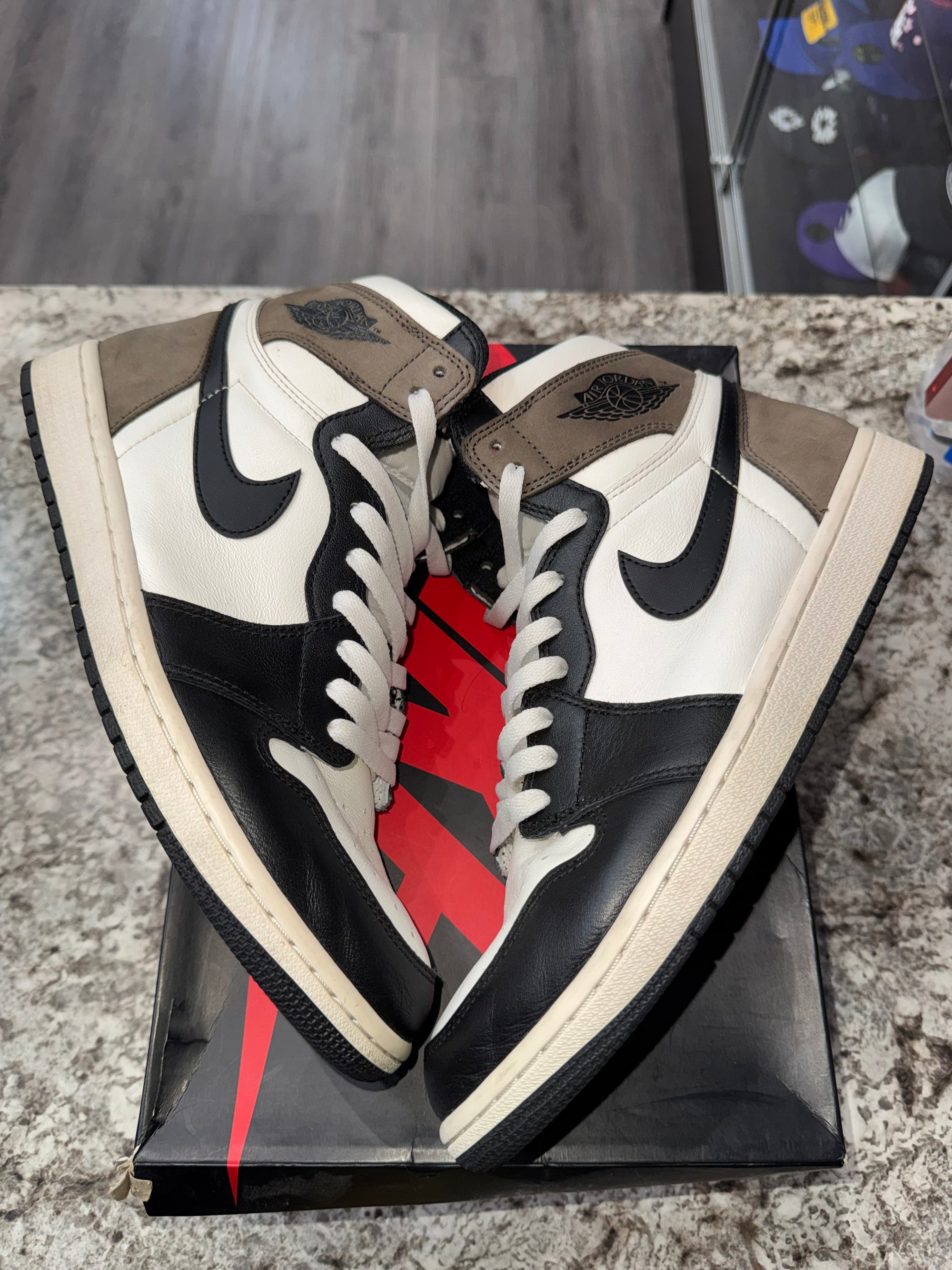 Jordan 1 Retro High Dark Mocha