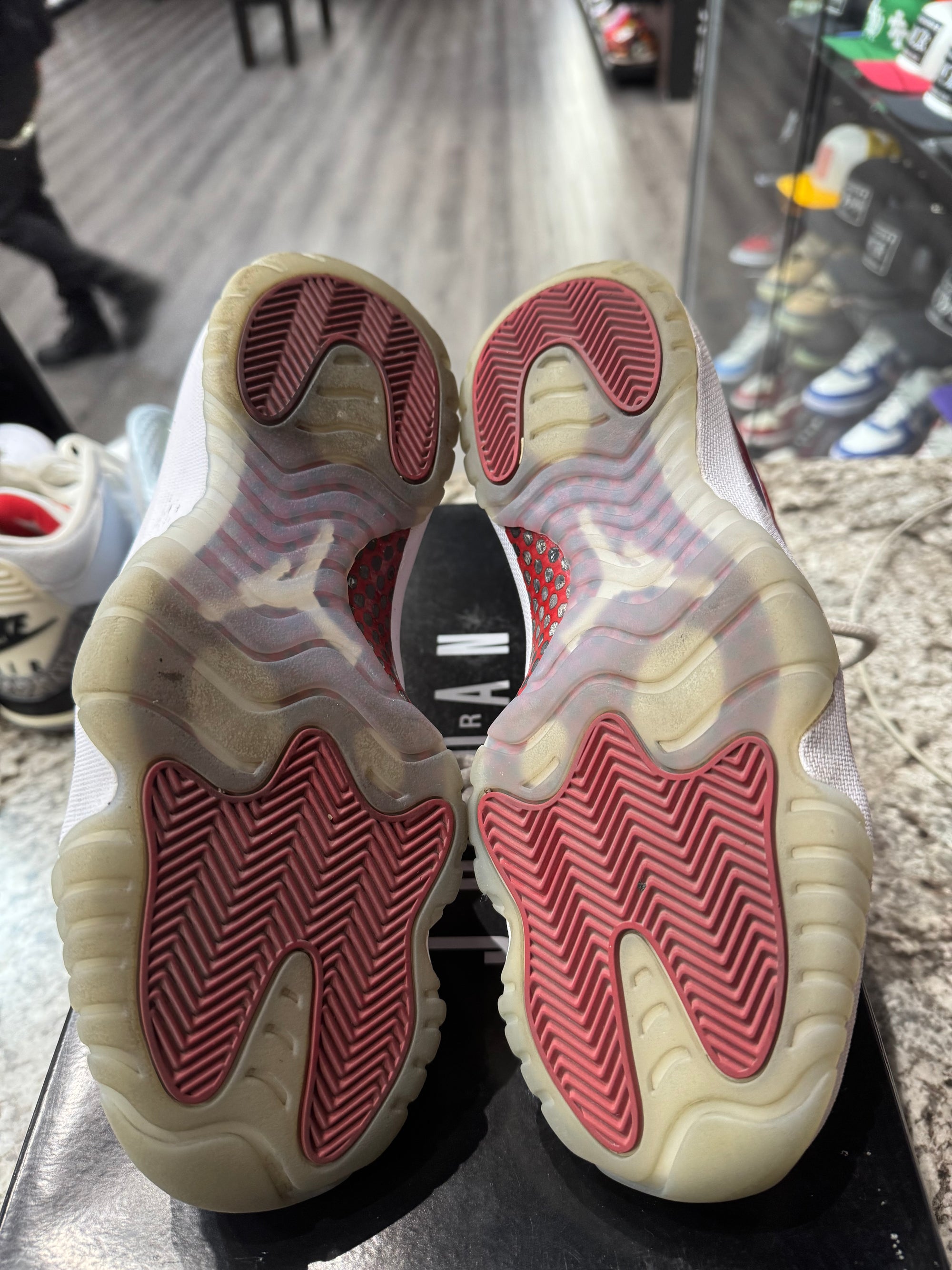 Jordan 11 Retro Cherry (2022)