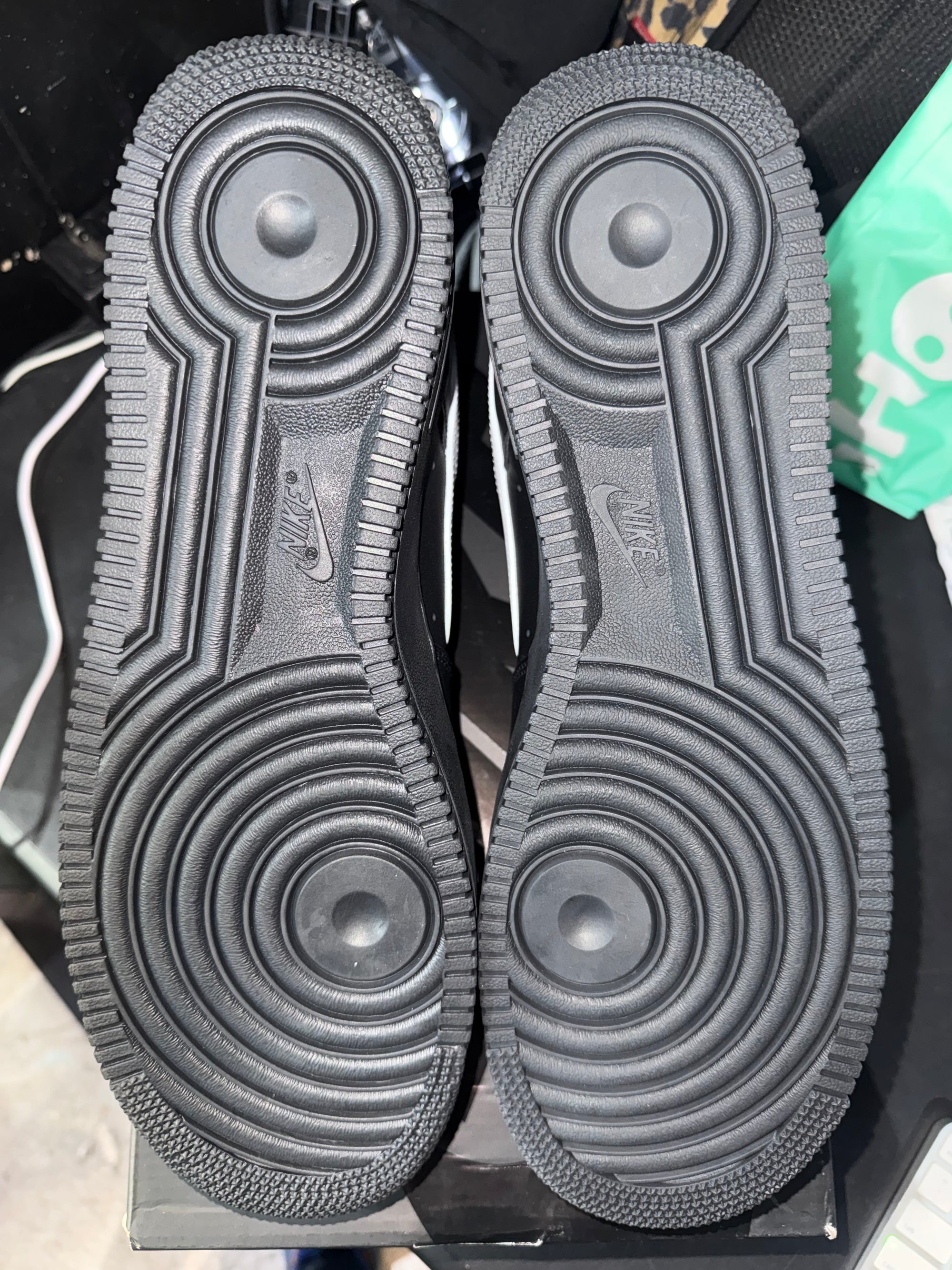 Nike Air Force 1 Low Supreme Black White