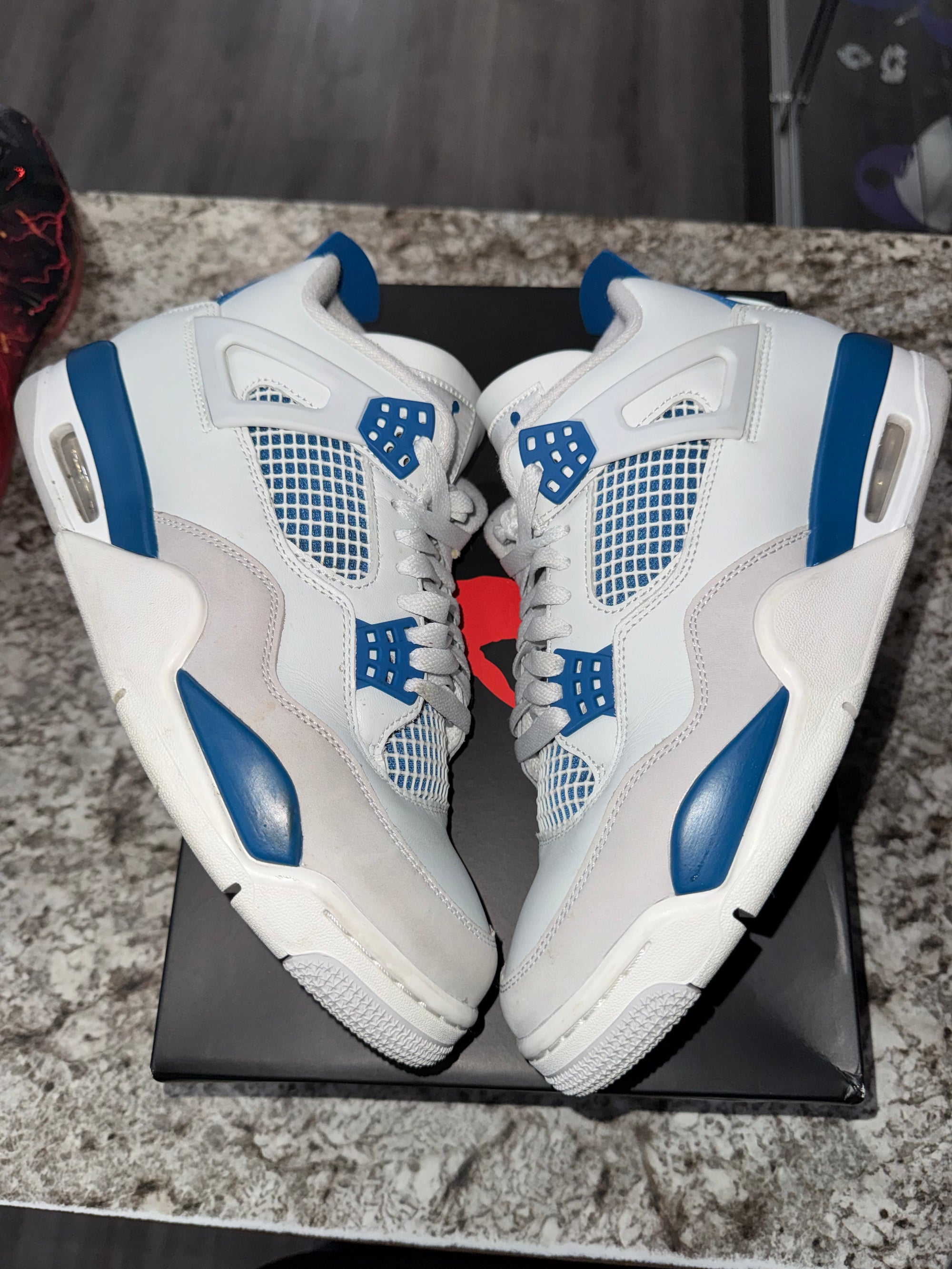 Jordan 4 Retro Military Blue (2024)