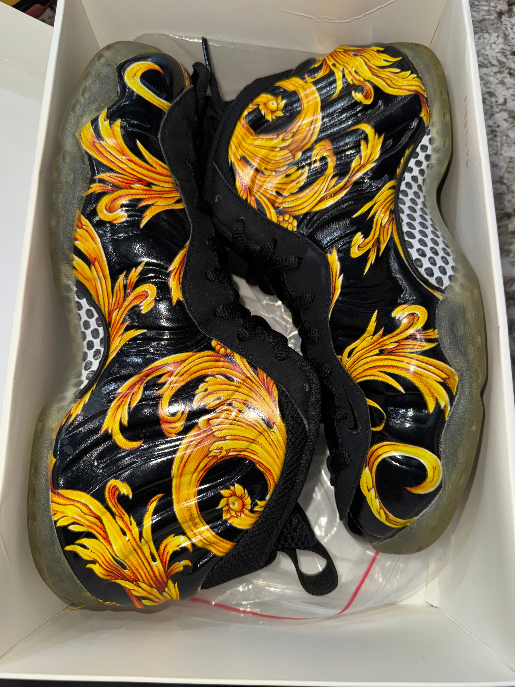 Nike Air Foamposite One Supreme Black (DAMAGED BOX)