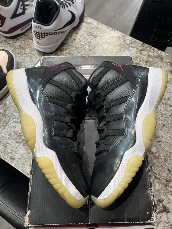 Jordan 11 Retro 72-10 (DAMAGED BOX)