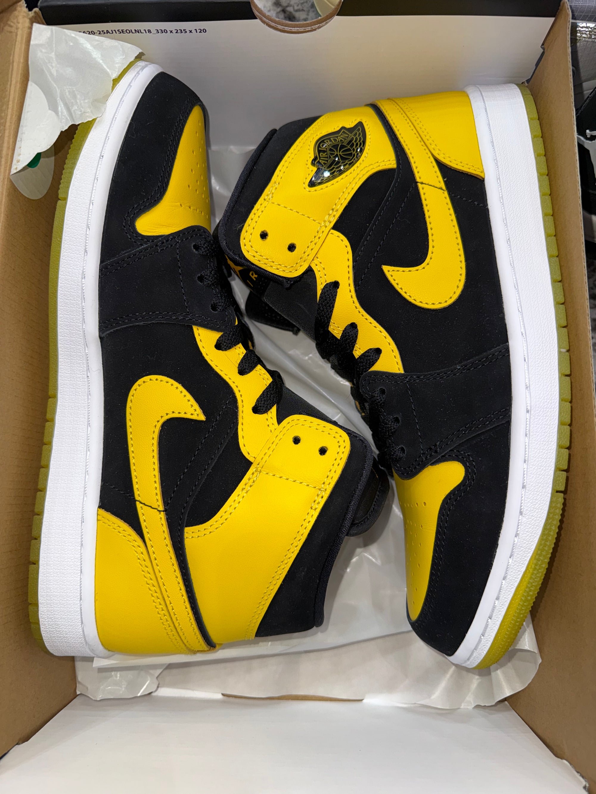 Jordan 1 Mid New Love (2025)