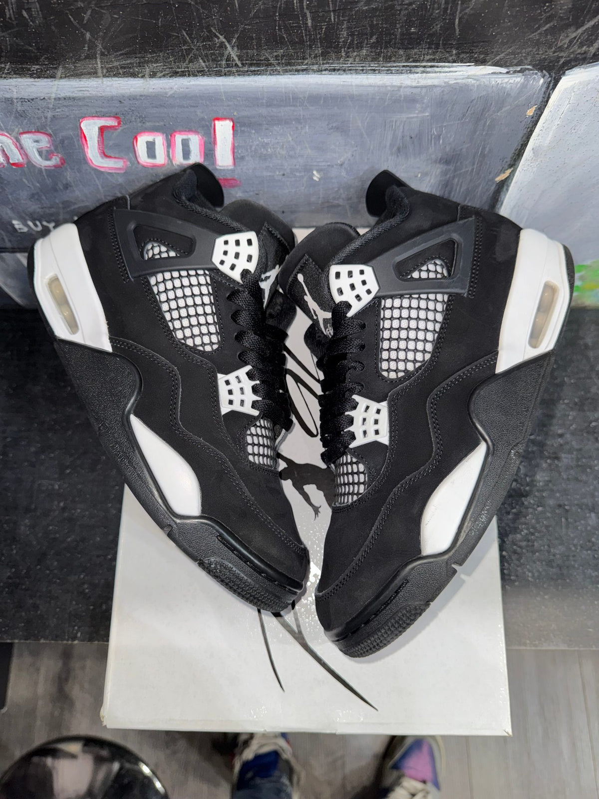 Jordan 4 Retro White Thunder