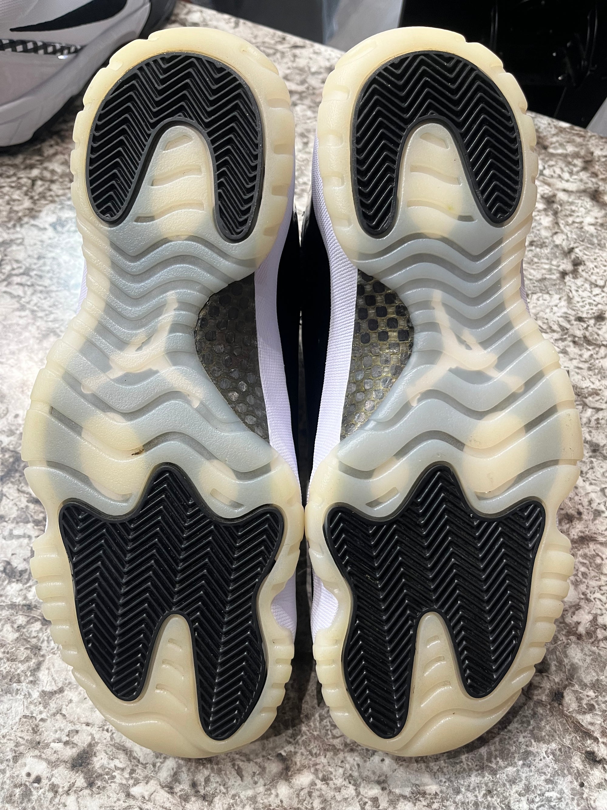 Jordan 11 Retro DMP Gratitude (2023) (NO BOX)