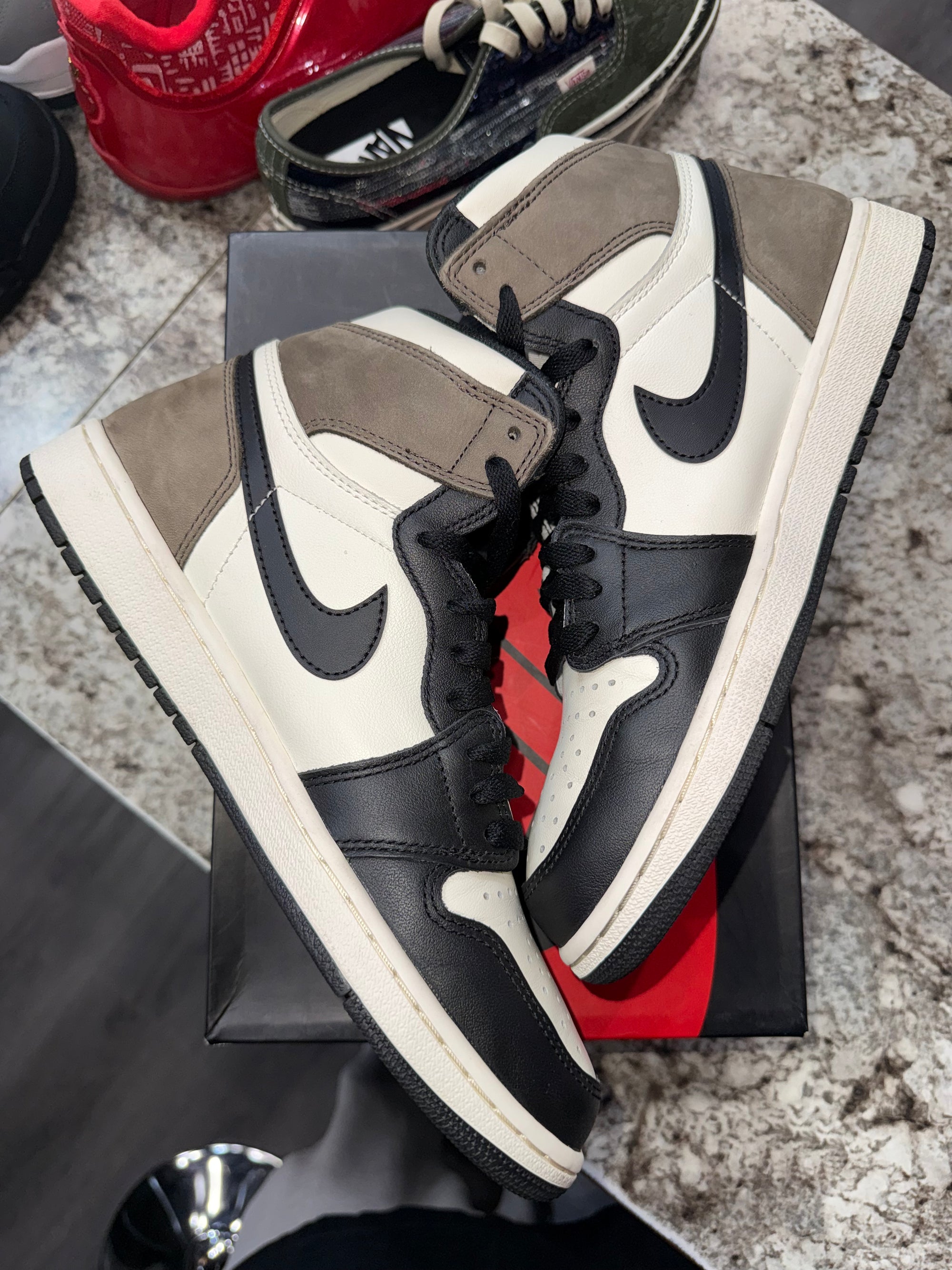 Jordan 1 Retro High Dark Mocha