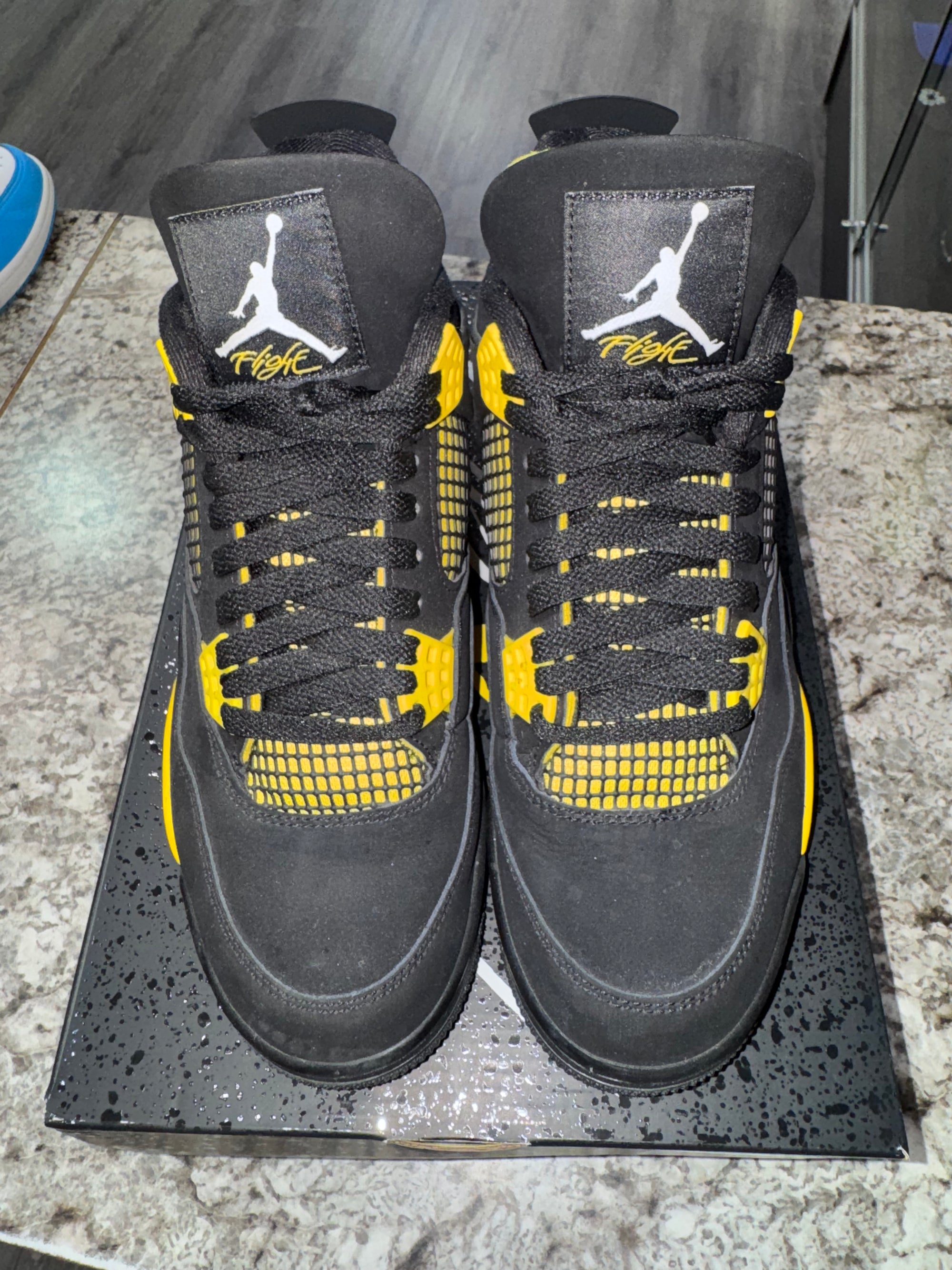 Jordan 4 Retro Thunder (2023)