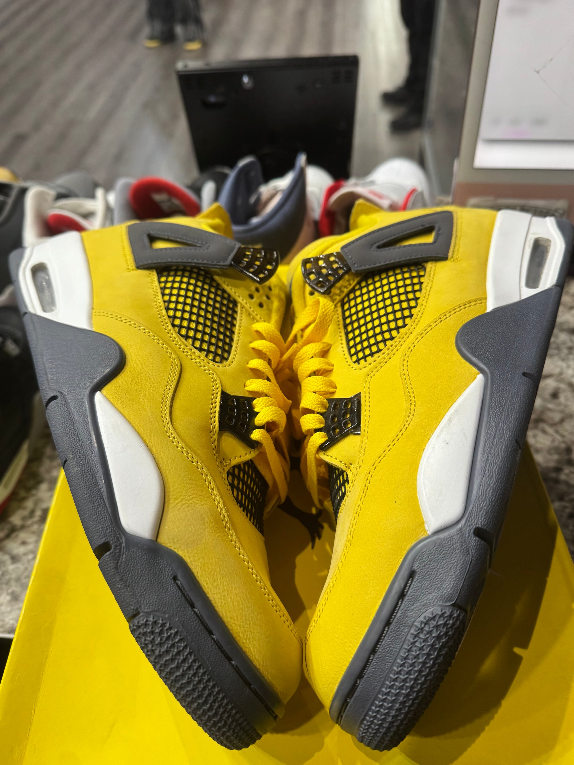 Jordan 4 Retro Lightning (2021)