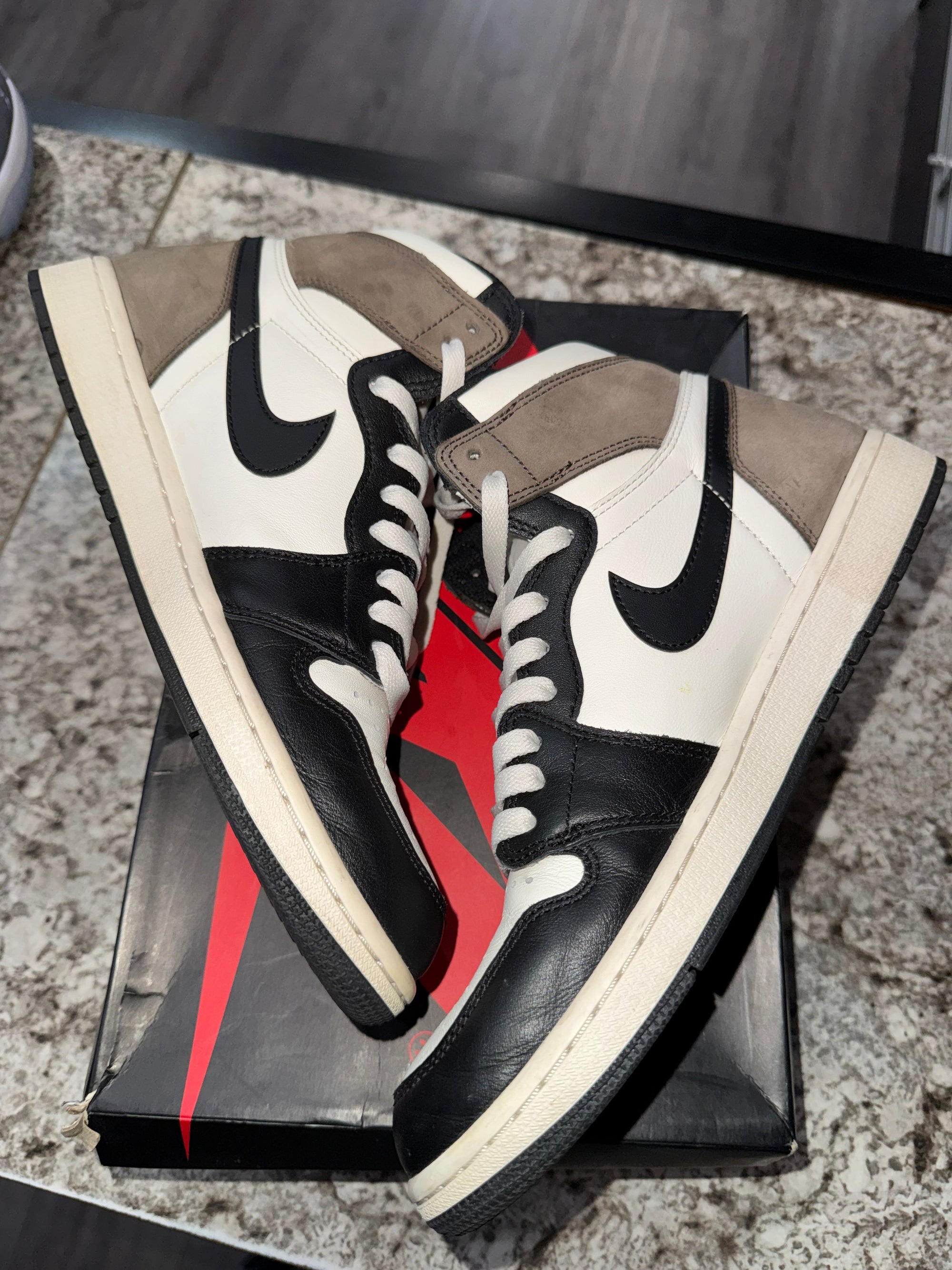 Jordan 1 Retro High Dark Mocha