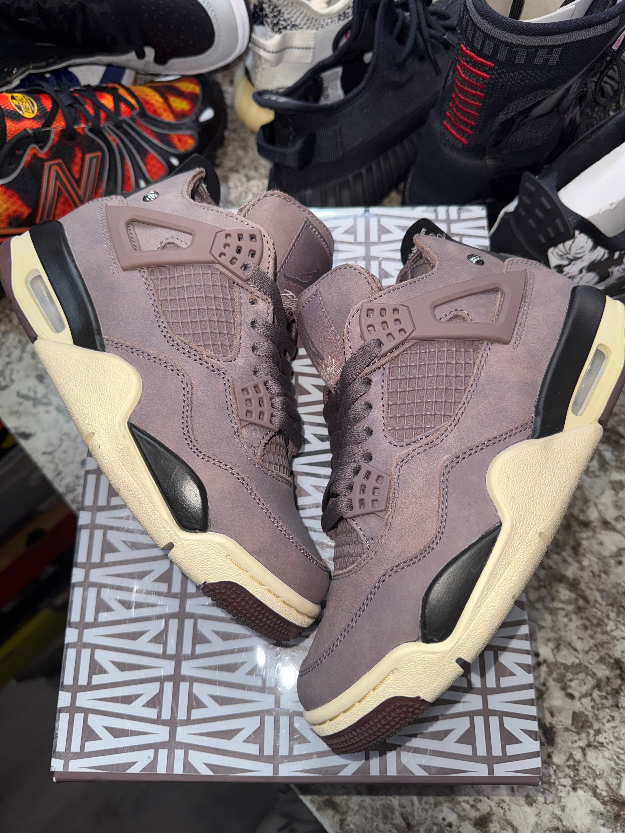 Jordan 4 Retro SP A Ma Maniére Violet Ore