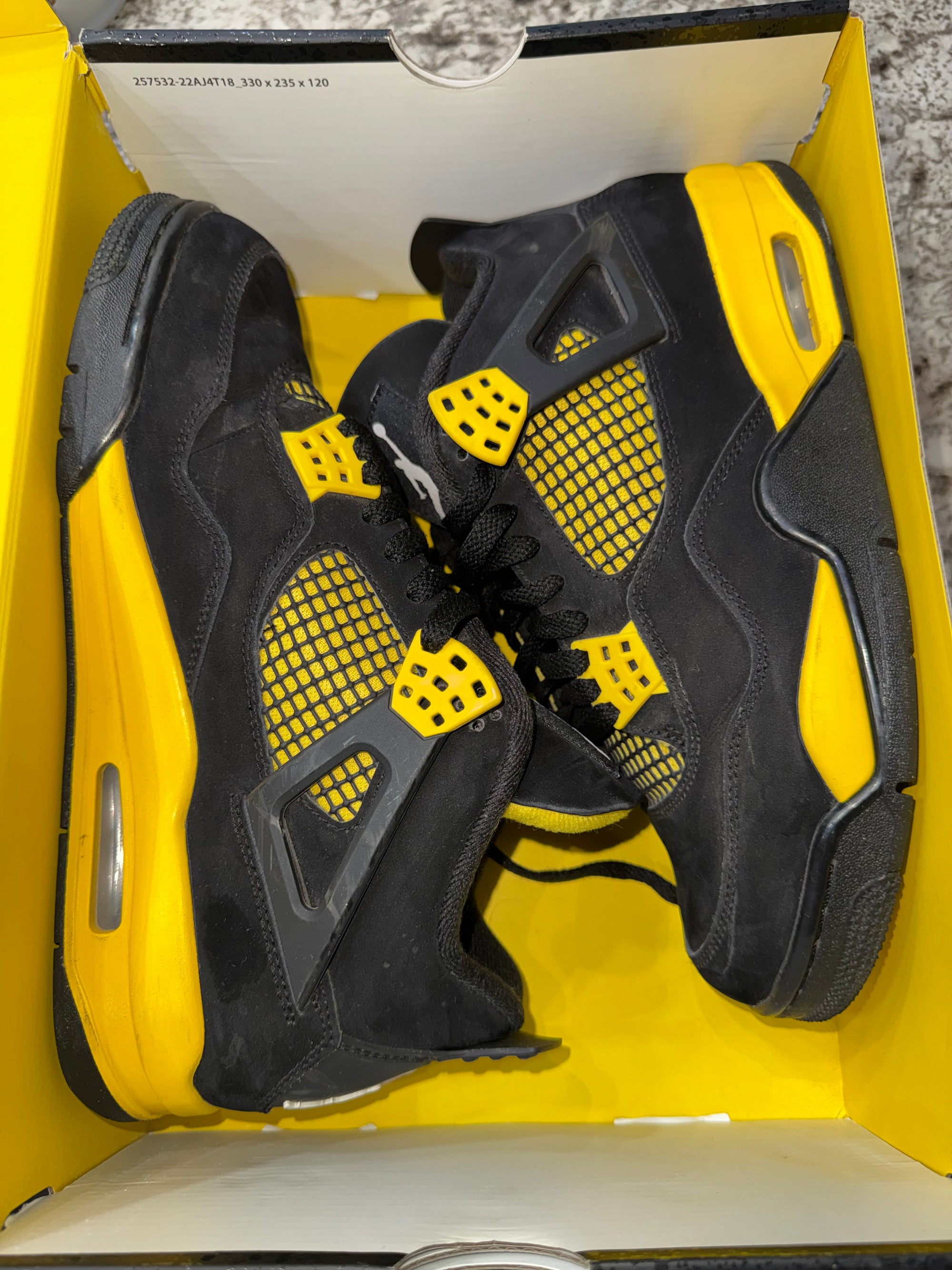 Jordan 4 Retro Thunder (2023)