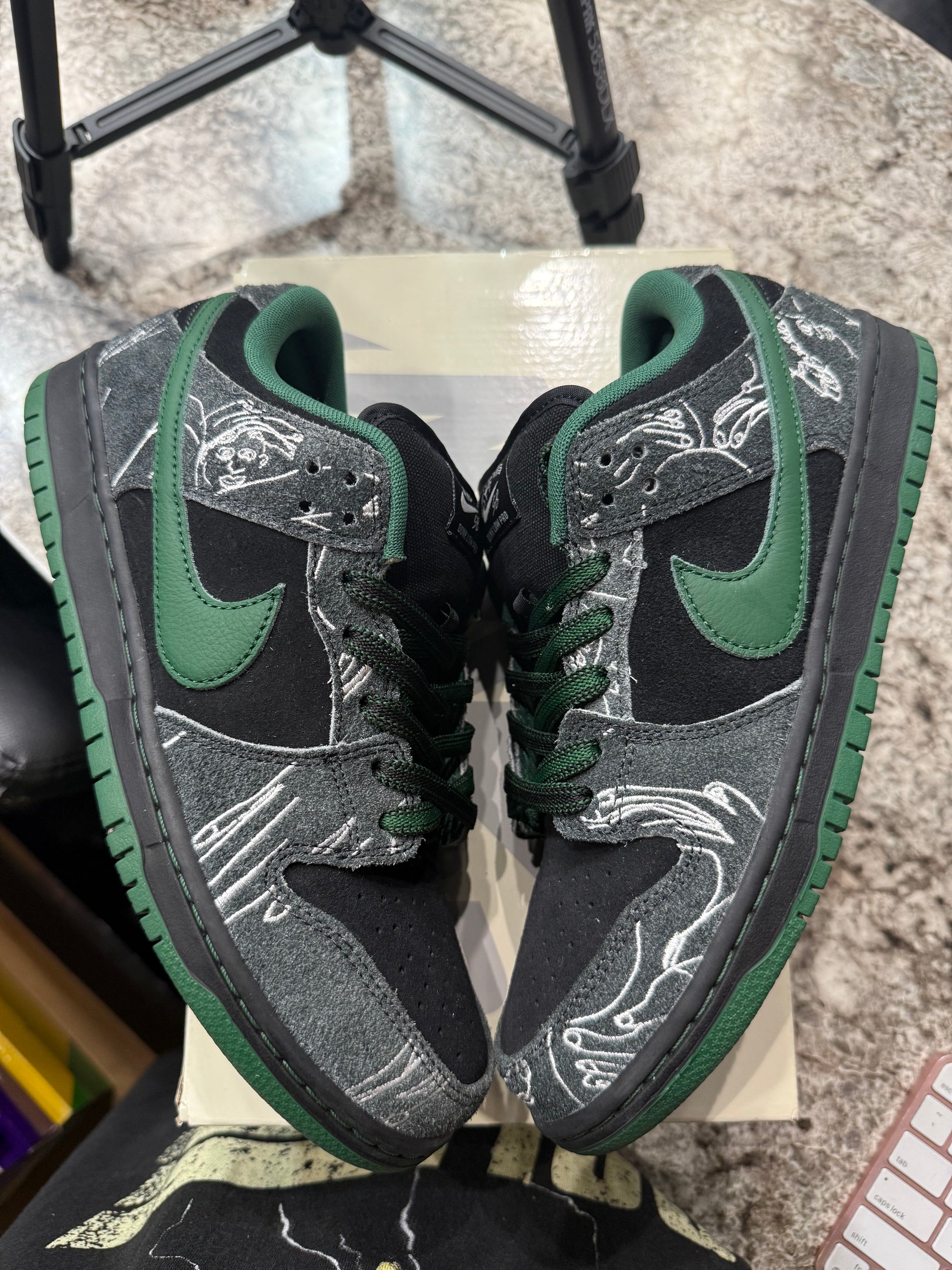 Nike SB Dunk Low There Skateboards (DAMAGED BOX)