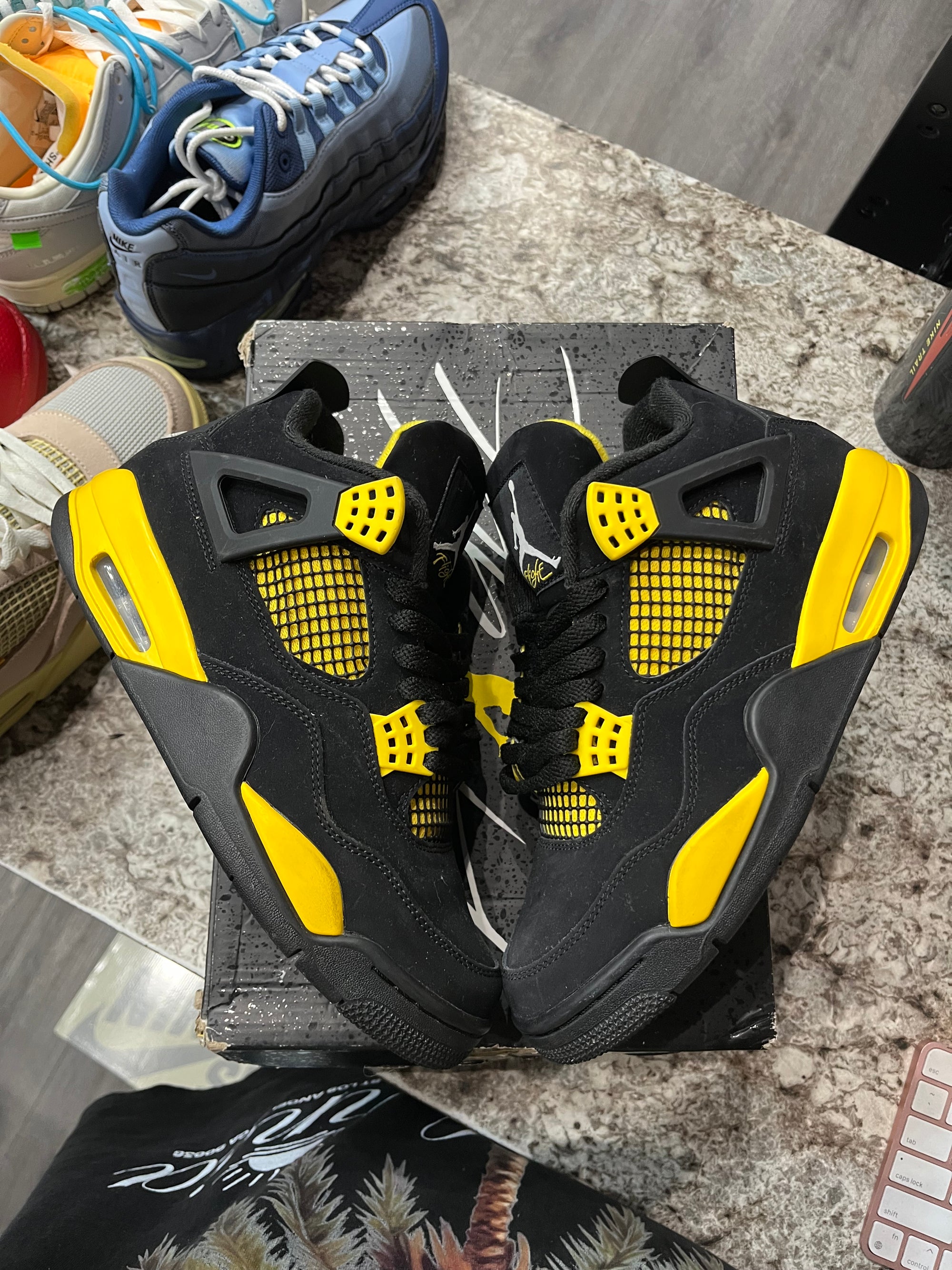 Jordan 4 Retro Thunder (2023)