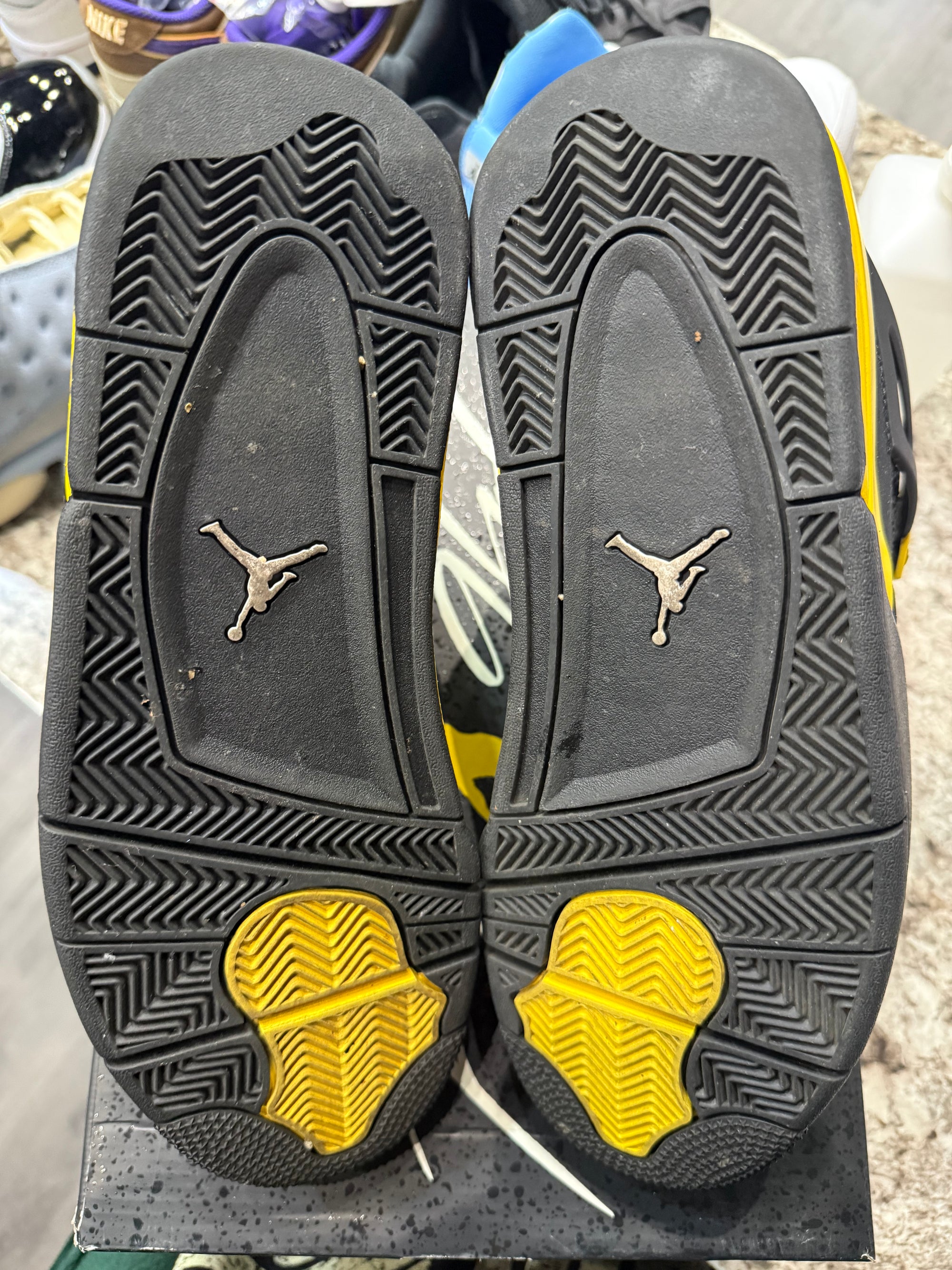 Jordan 4 Retro Thunder (2023)