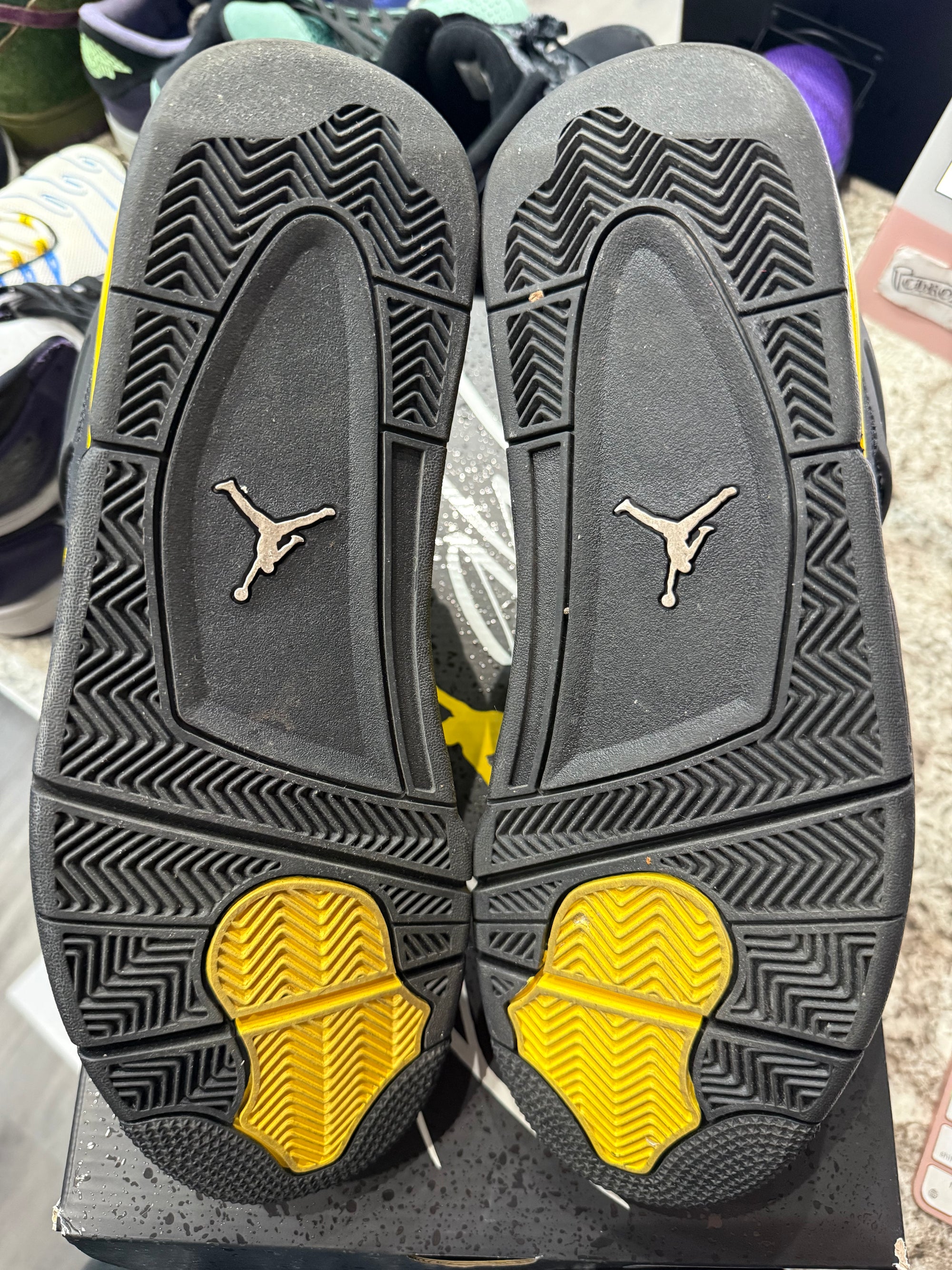 Jordan 4 Retro Thunder (2023)