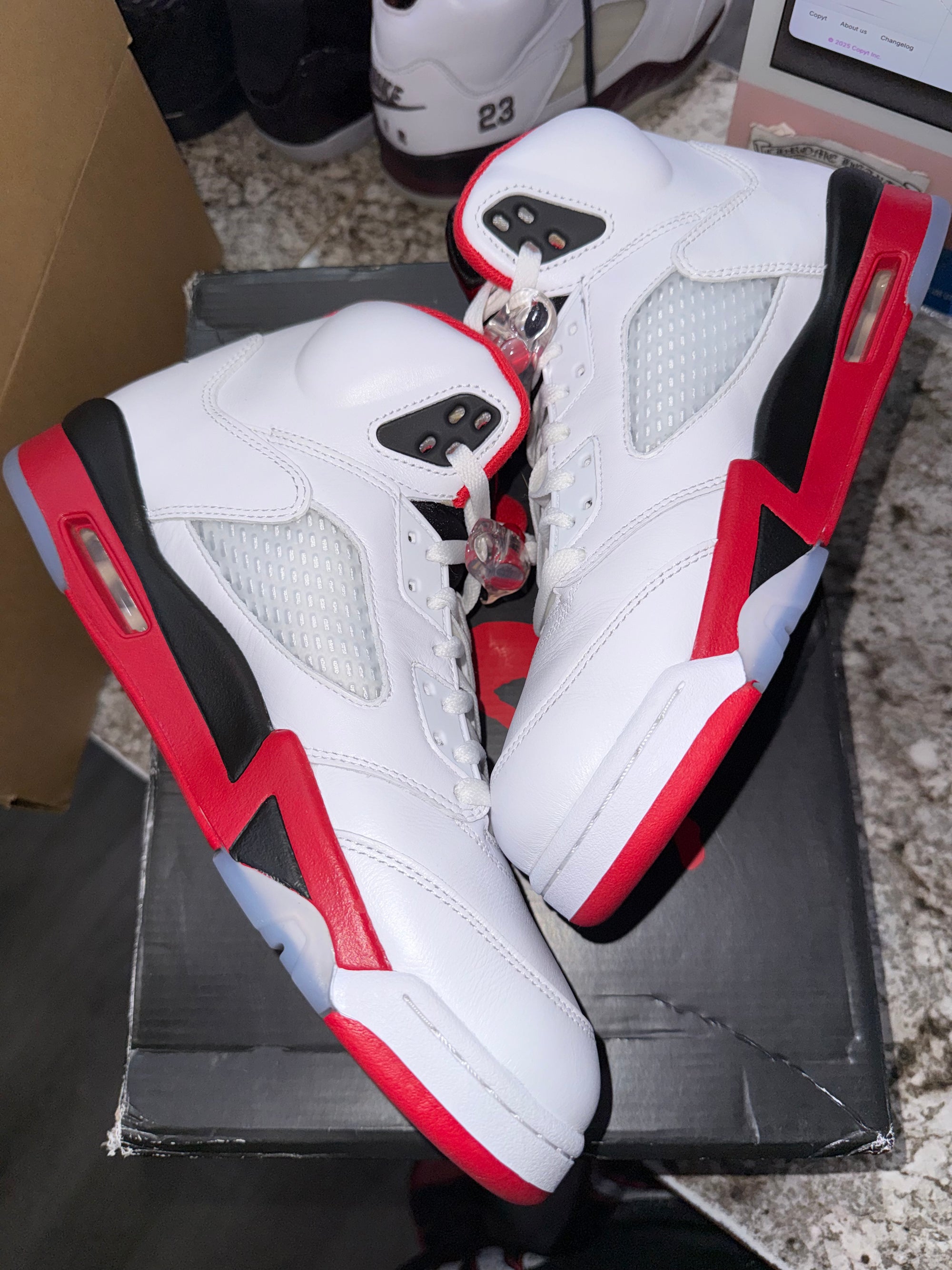 Jordan 5 Retro Fire Red Black Tongue (2025)