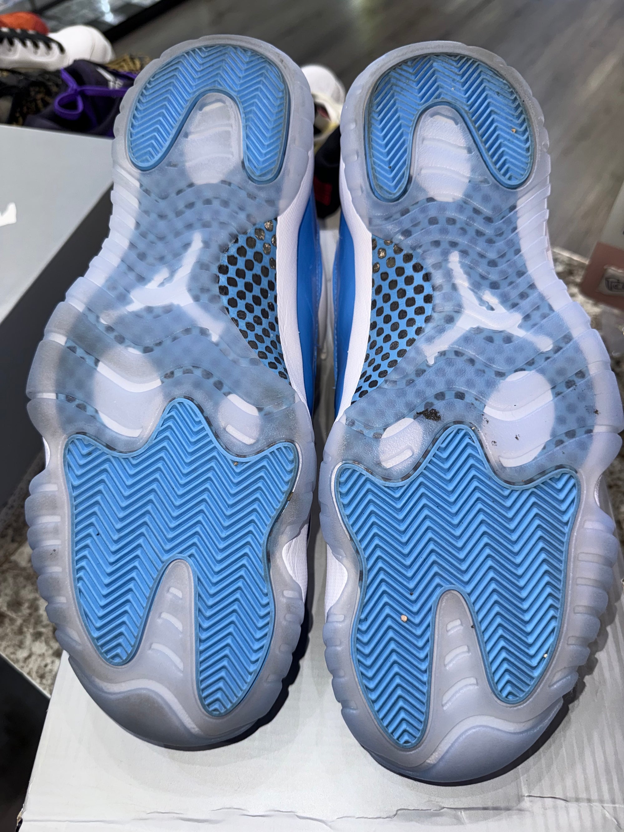 Jordan 11 Retro Low University Blue (2026)