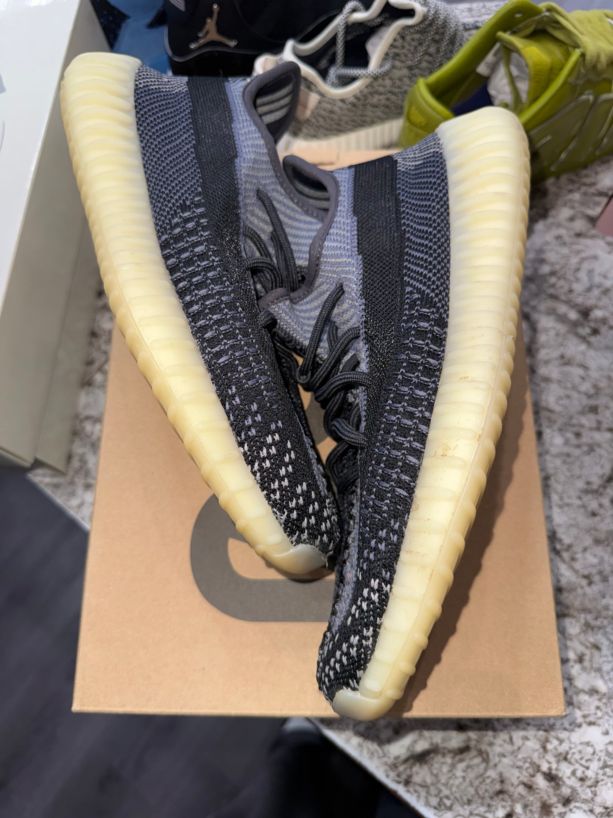 adidas Yeezy Boost 350 V2 Carbon