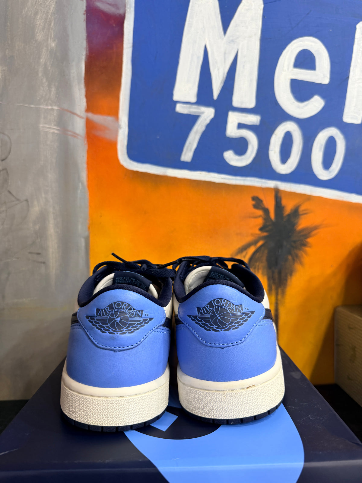 Jordan 1 Low OG Obsidian UNC