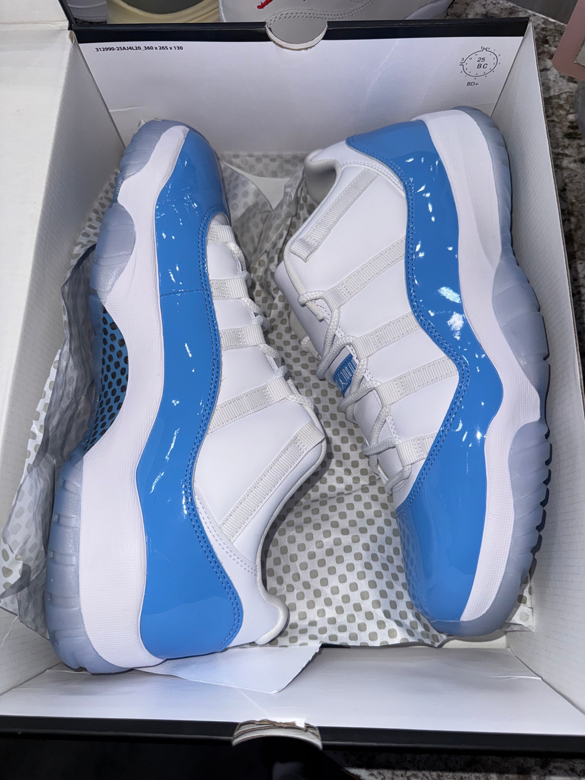 Jordan 11 Retro Low University Blue (2026)