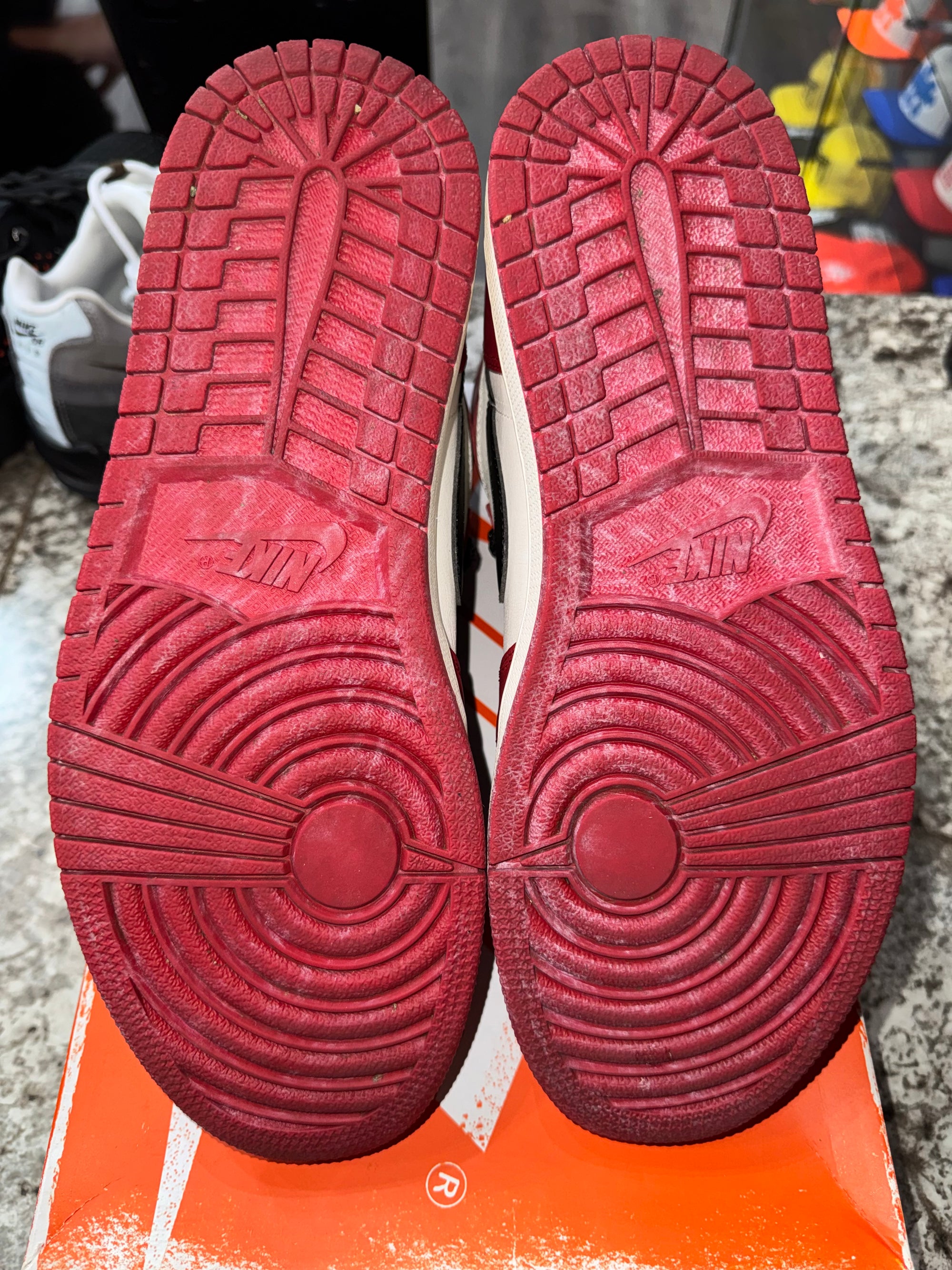 Jordan 1 Retro High OG Chicago Lost and Found (DAMAGED BOX)
