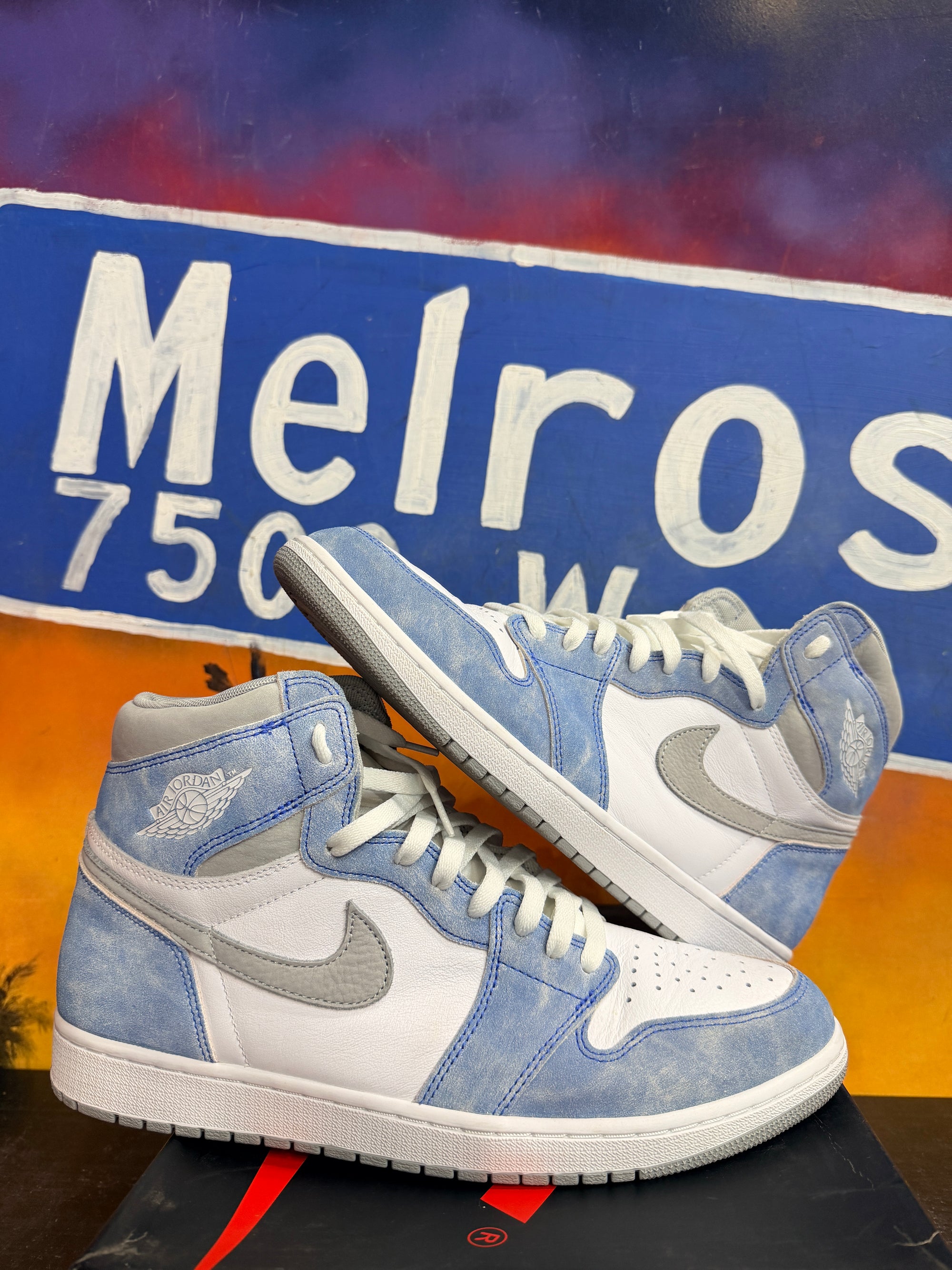 Jordan 1 Retro High OG Hyper Royal