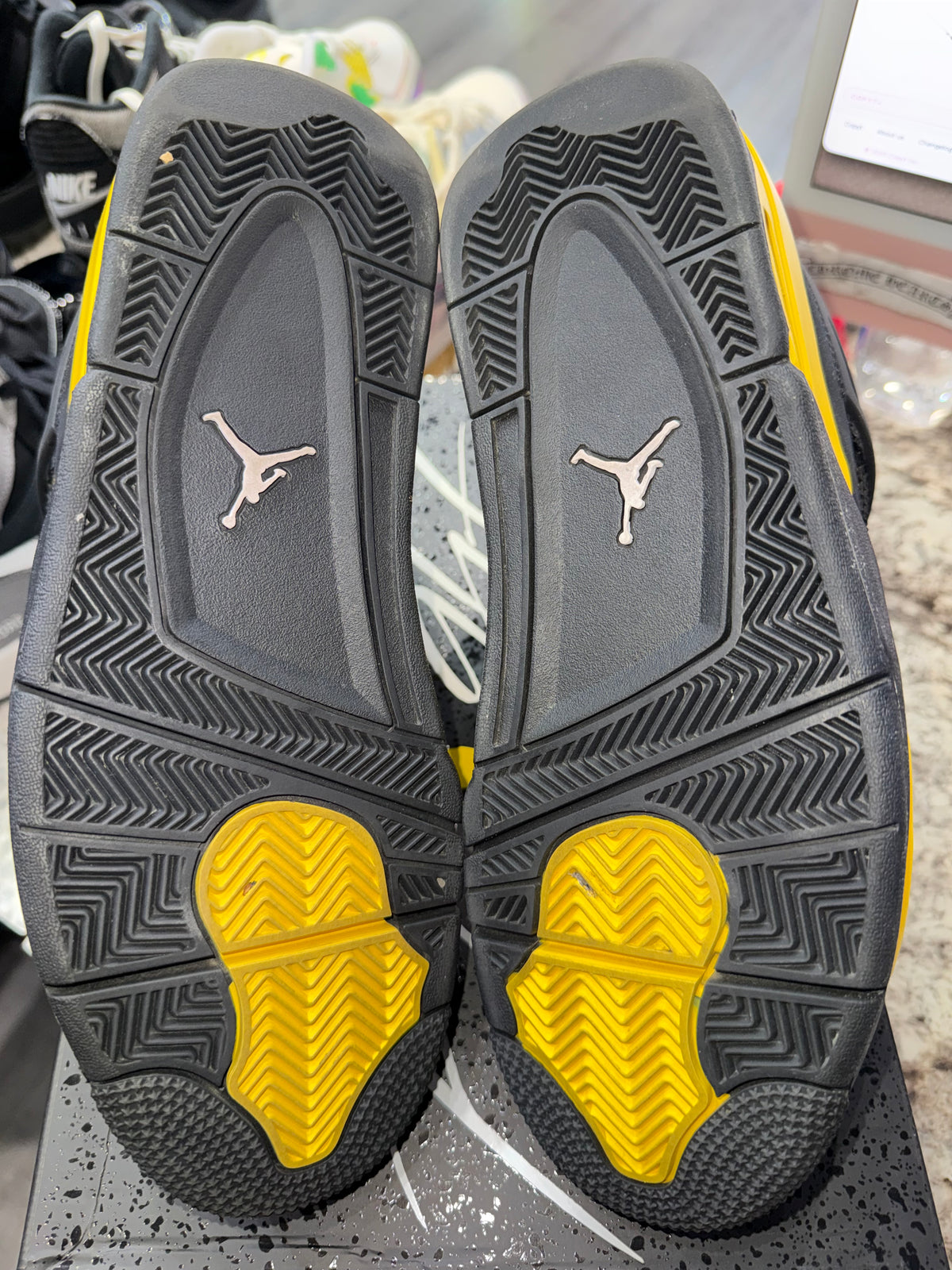 Jordan 4 Retro Thunder (2023)