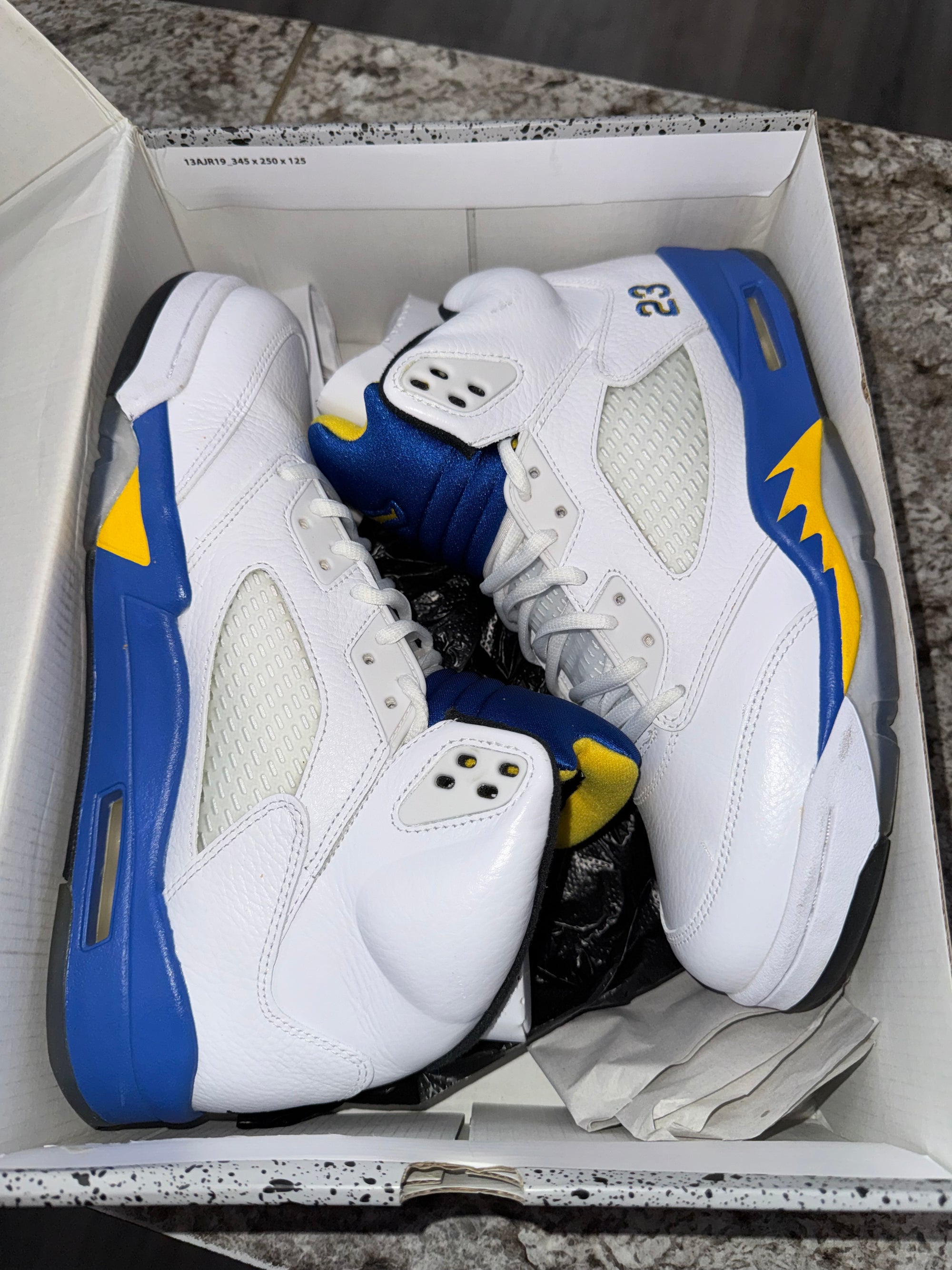 Jordan 5 Retro Laney (2013)