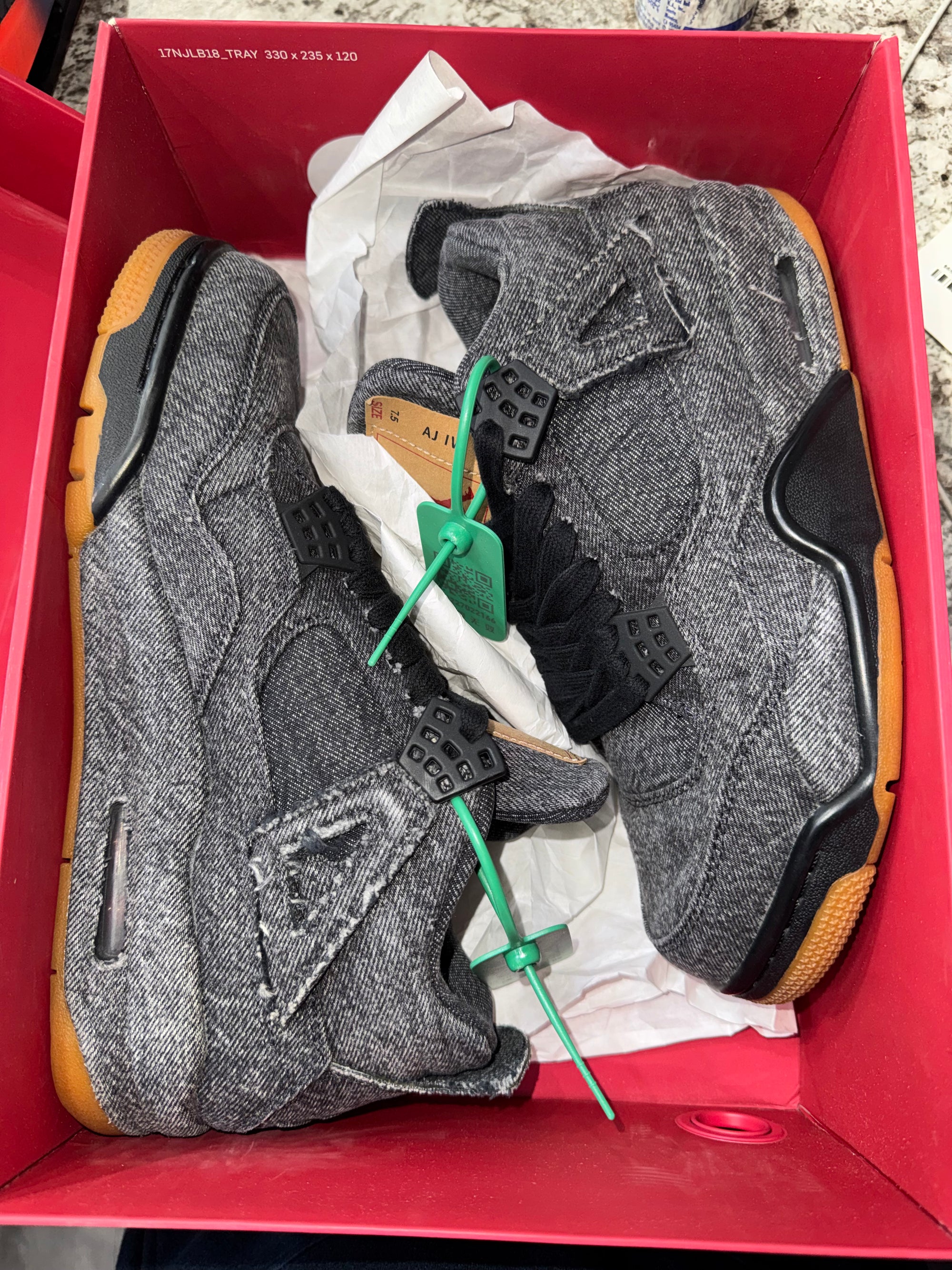 Jordan 4 Retro Levi's Black (Levi's Tag)