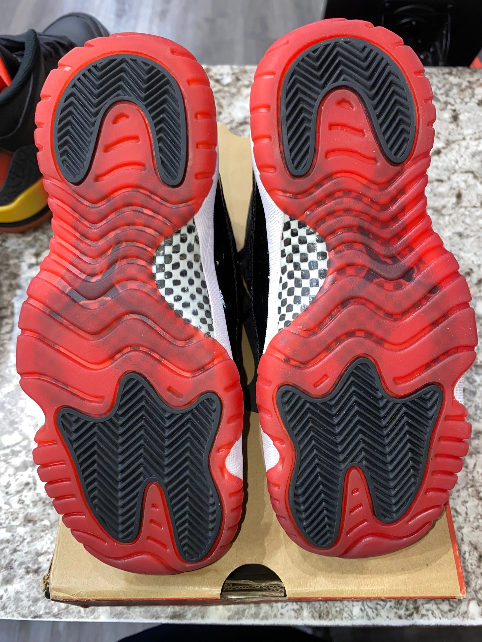 Jordan 11 Retro Playoffs Bred (2019) (GS)