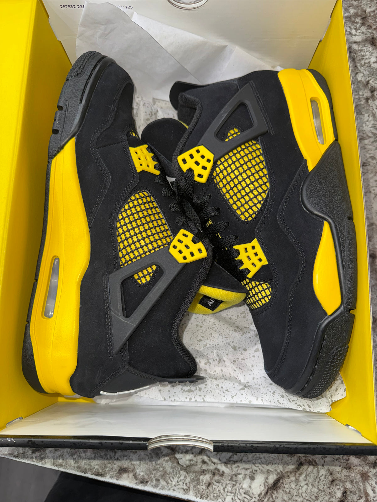 Jordan 4 Retro Thunder (2023)