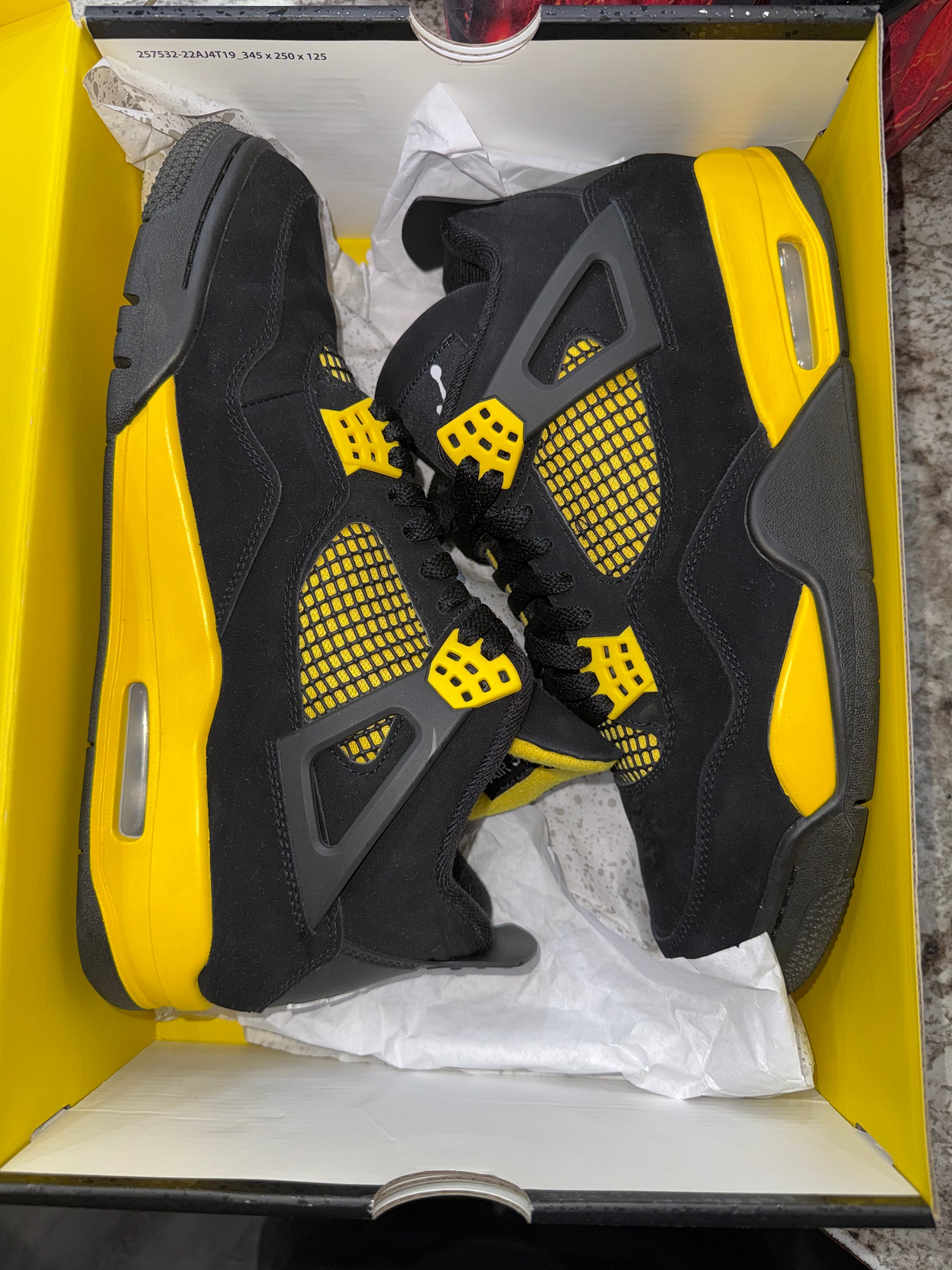 Jordan 4 Retro Thunder (2023)